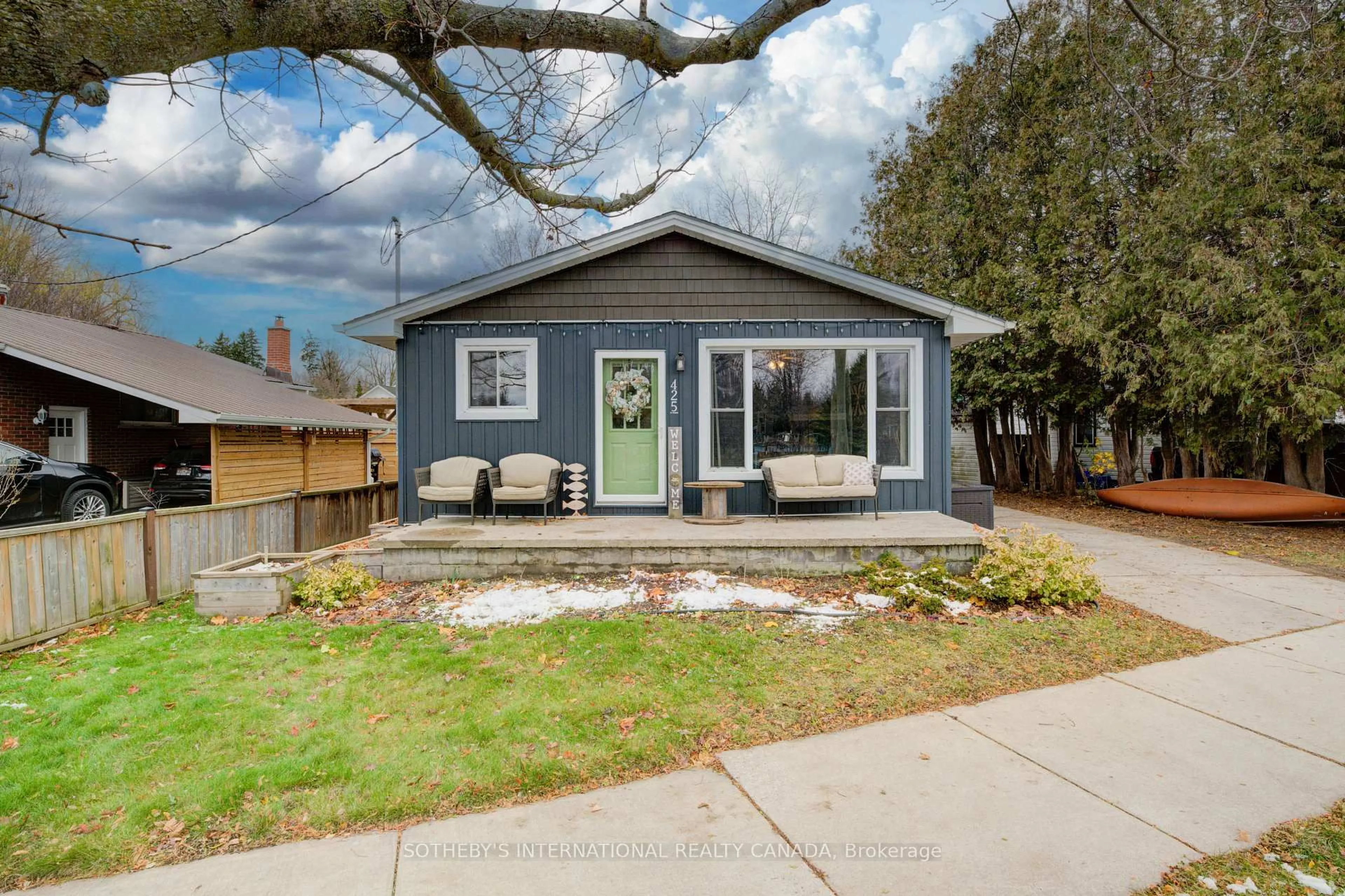 Home with vinyl exterior material, street for 425 St. Patrick St, Norfolk Ontario N0A 1N0