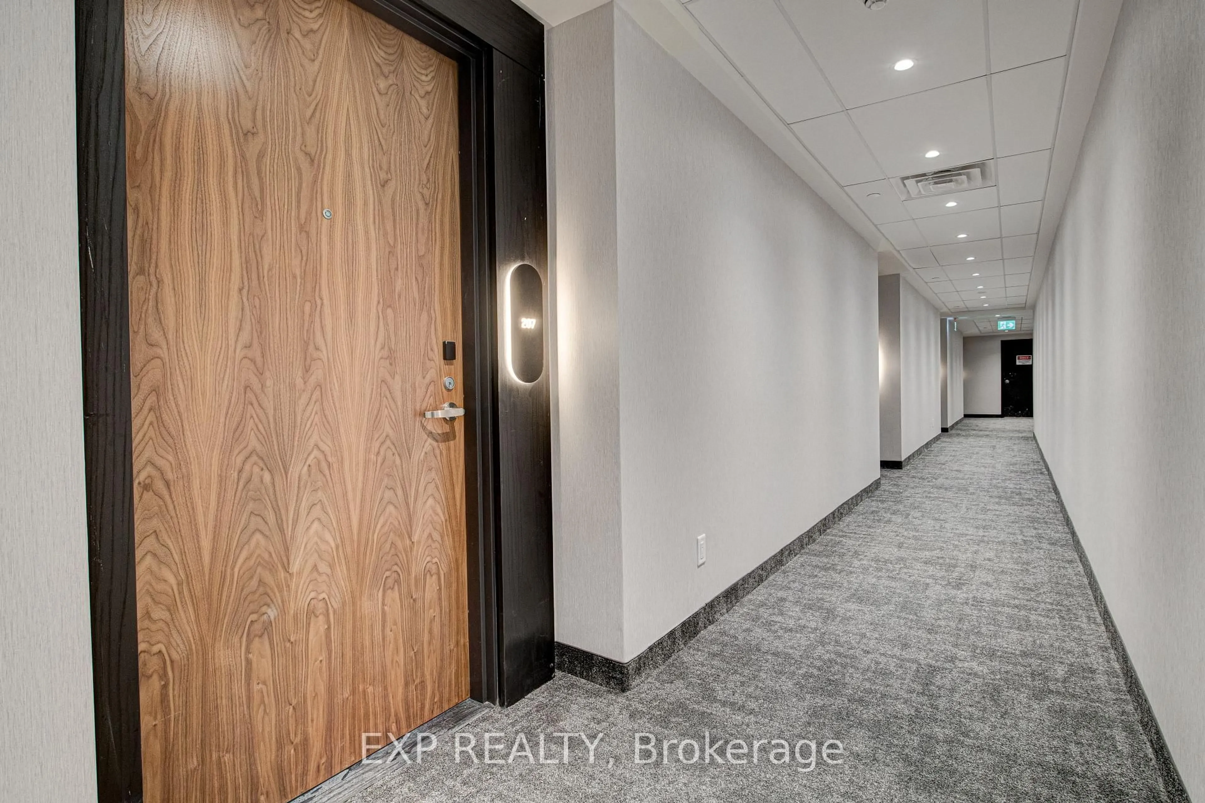 Indoor foyer for 25 Wellington St #207, Kitchener Ontario N2G 0G5