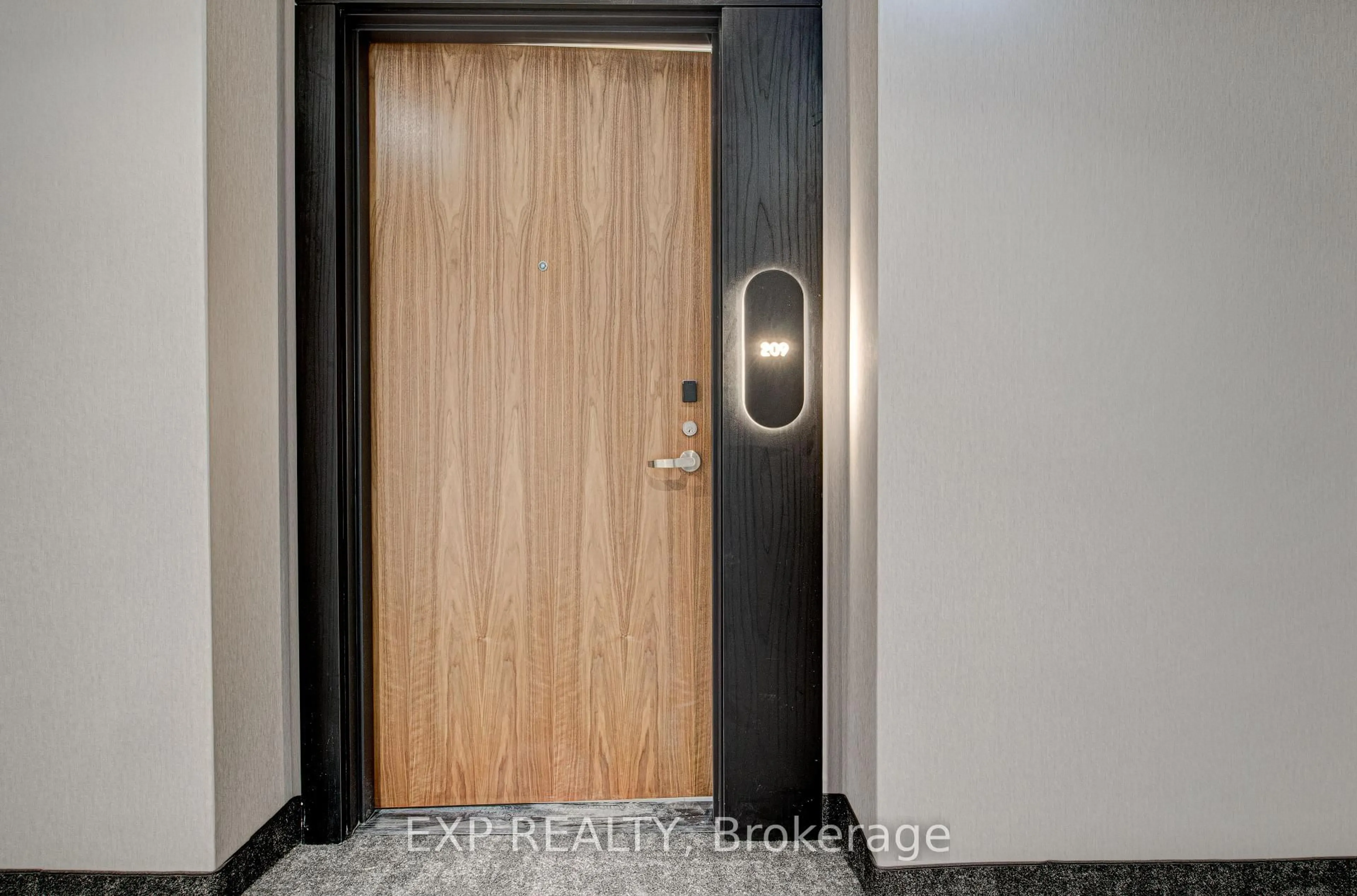 Indoor entryway for 25 Wellingtont St #209, Kitchener Ontario N2G 0G5