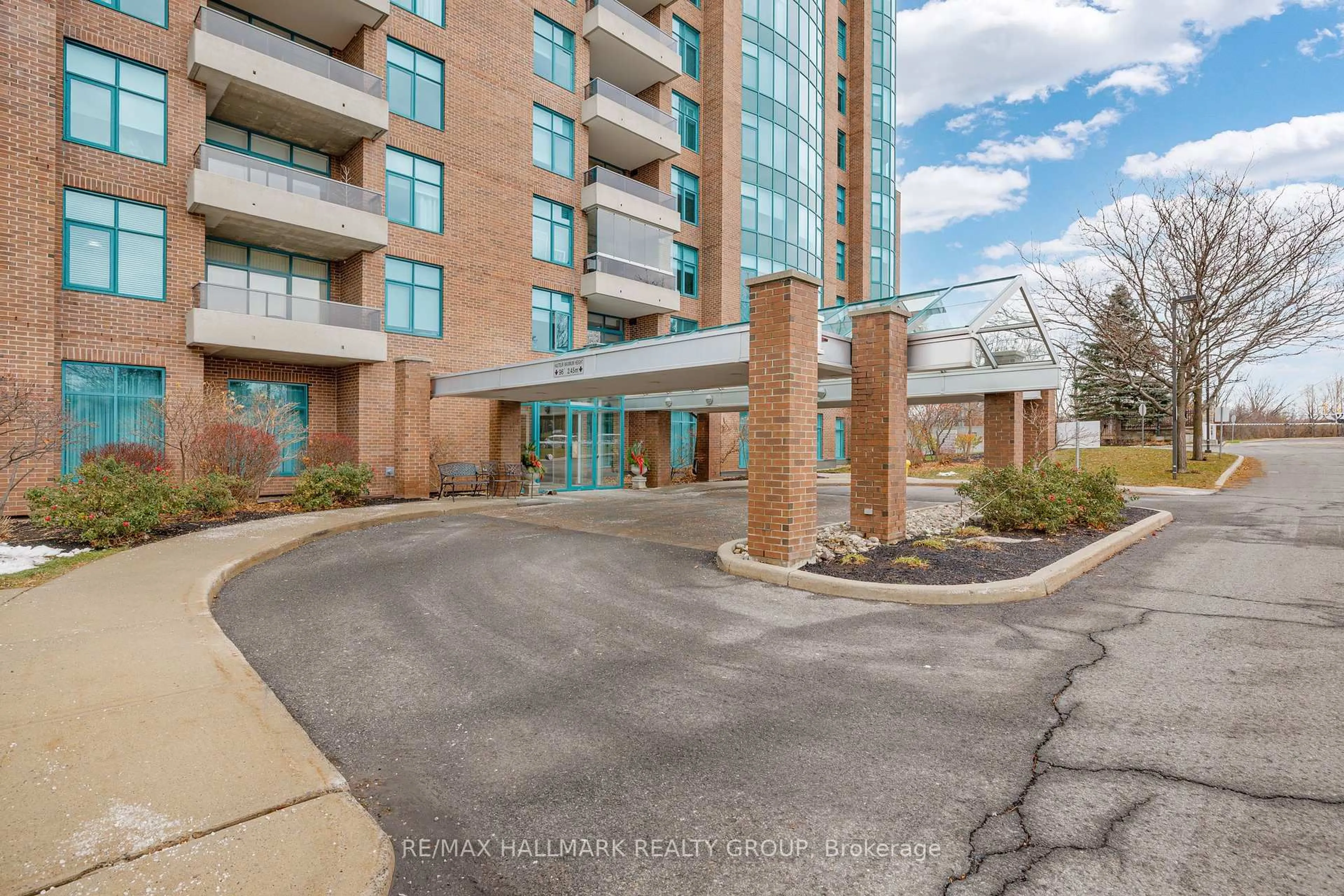 Indoor foyer for 3580 Rivergate Way #1406, Ottawa Ontario K1V 1V5
