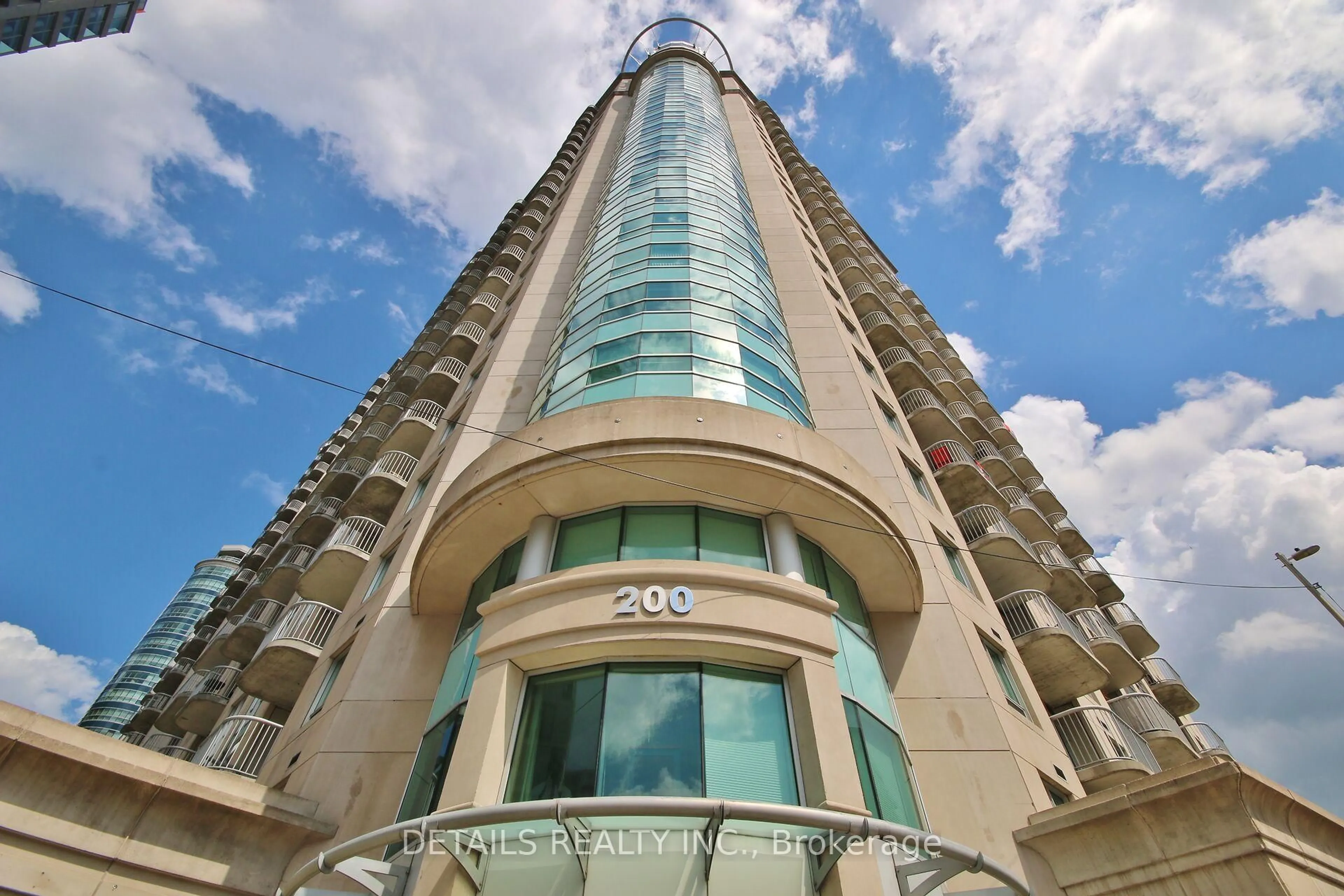 Indoor foyer for 200 Rideau St #1202, Ottawa Ontario K1N 5Y1