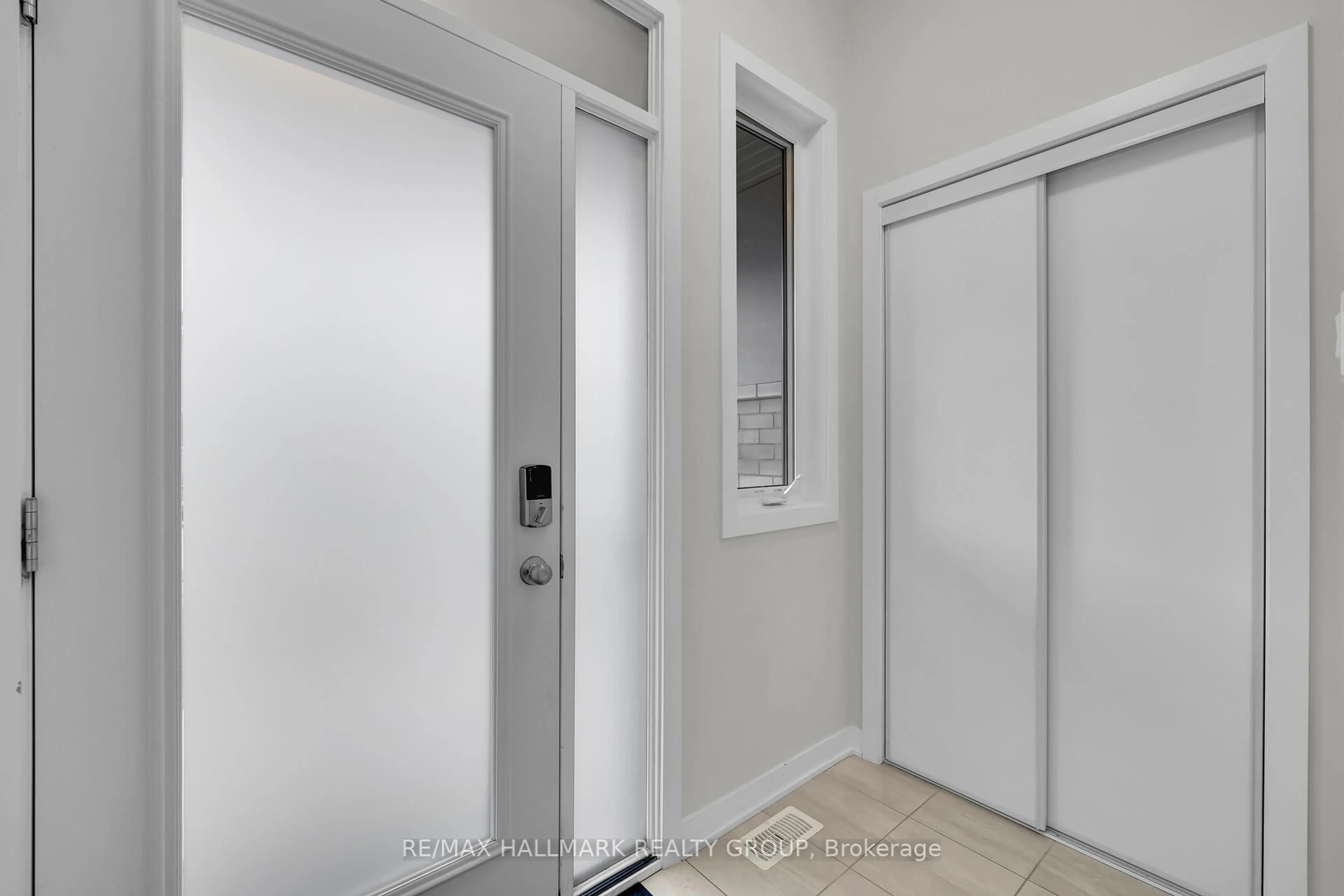 Unknown for 1076 CURRAGLASS Walk, Ottawa Ontario K2S 3A3