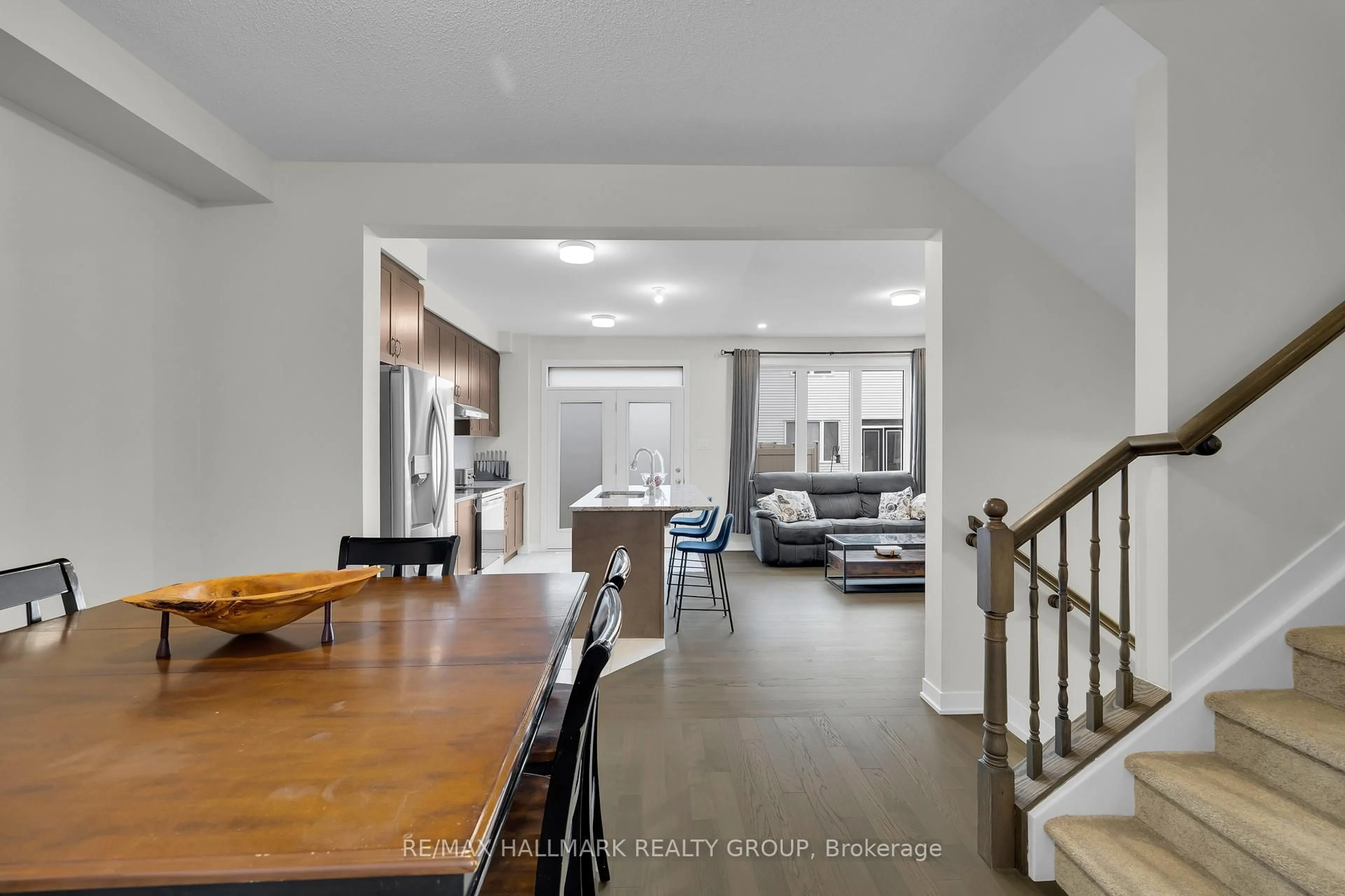 Unknown for 1076 CURRAGLASS Walk, Ottawa Ontario K2S 3A3