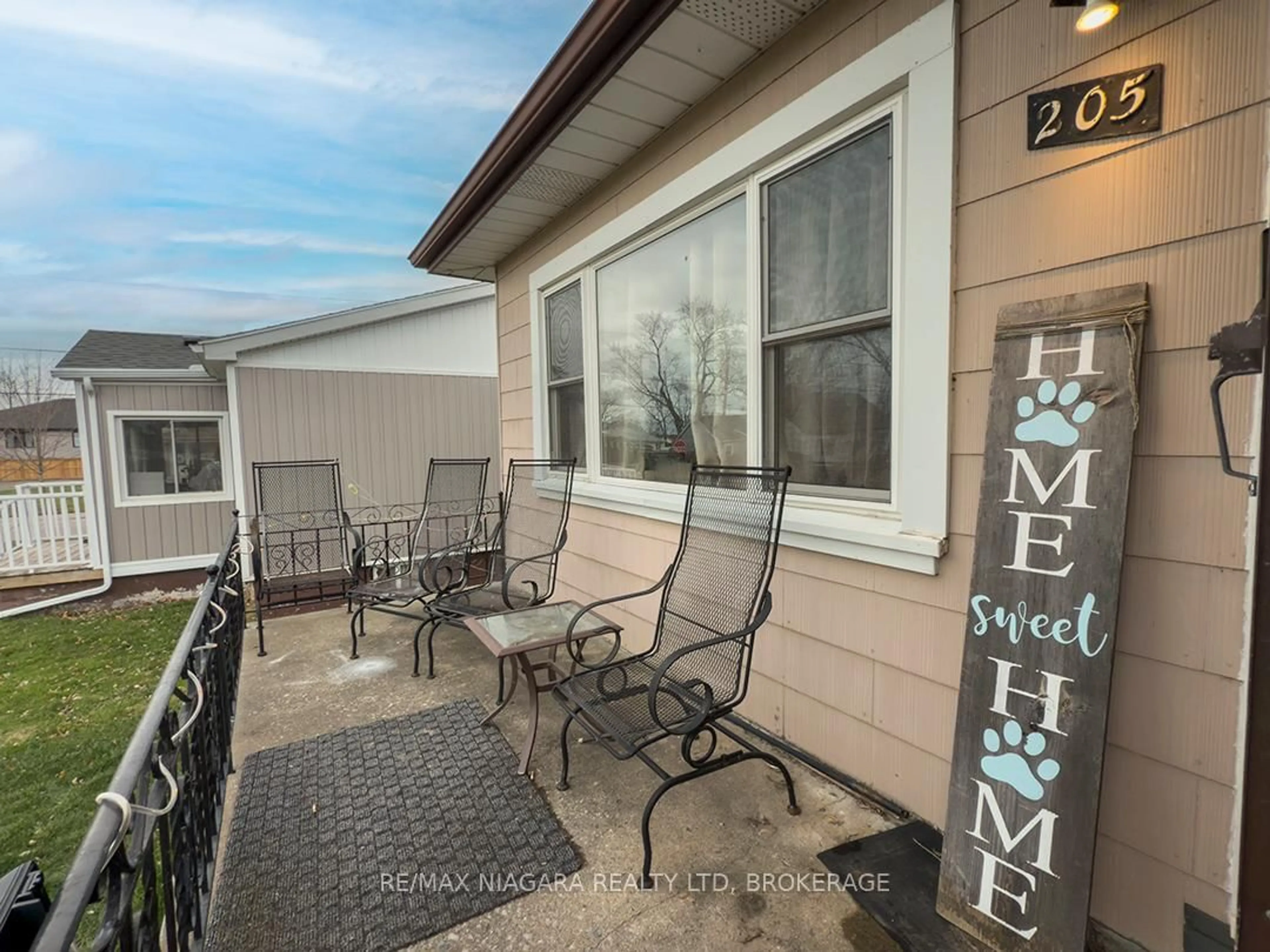 Patio, unknown for 205 Borden Ave, Port Colborne Ontario L3K 3Z9