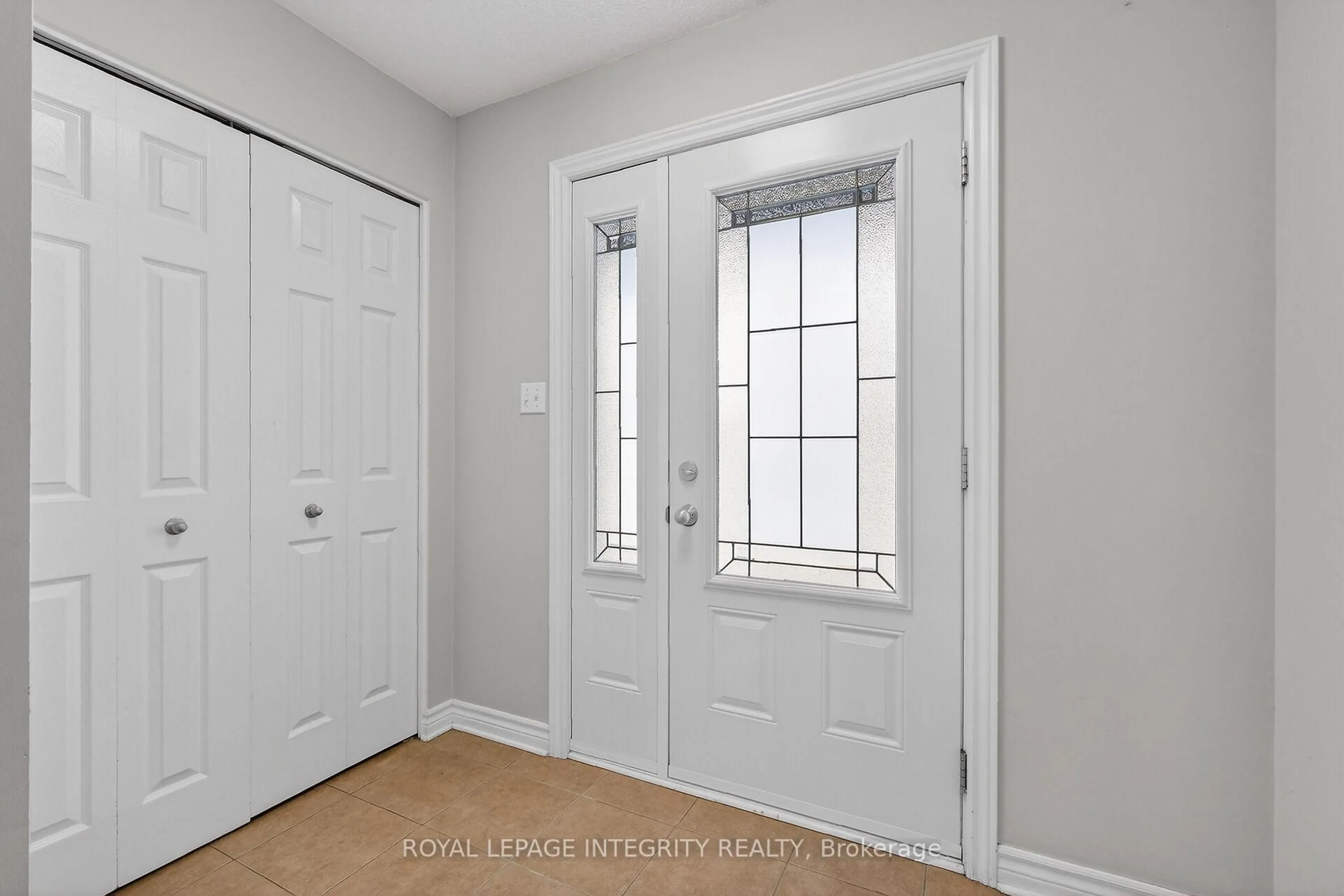 Indoor entryway for 281 Sterling Ave, Clarence-Rockland Ontario K4K 0H9