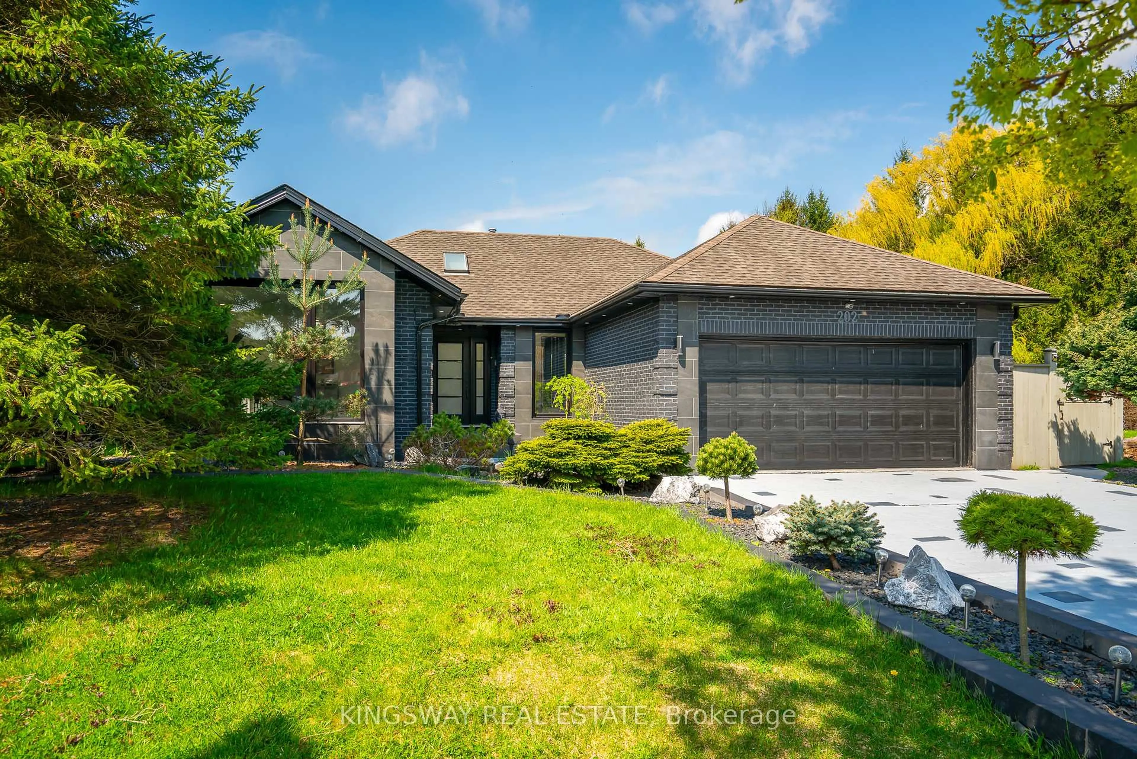 Home with brick exterior material, street for 202 Michael Dr, Welland Ontario L3C 7B8