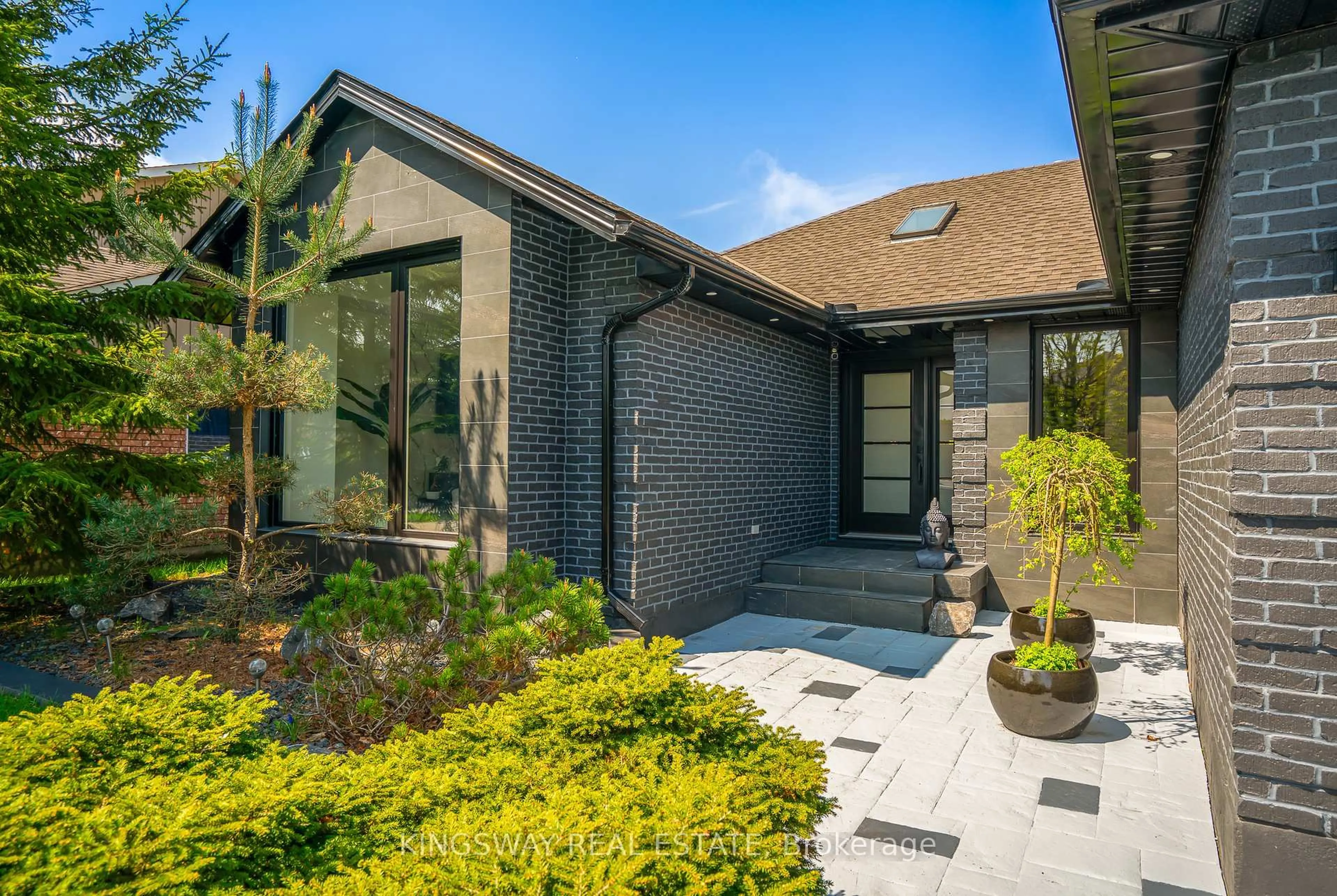 Home with brick exterior material, street for 202 Michael Dr, Welland Ontario L3C 7B8