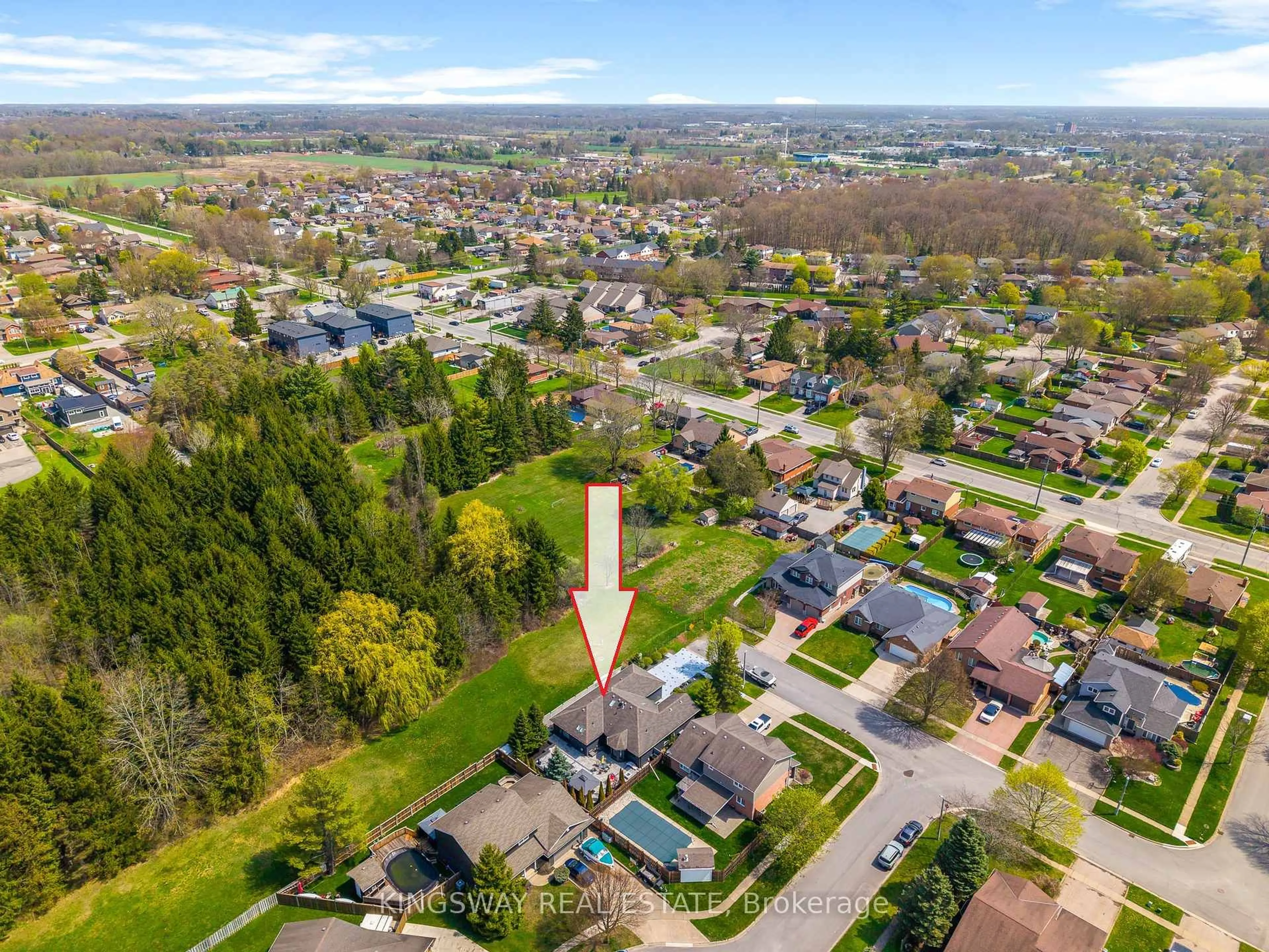 A pic from outside/outdoor area/front of a property/back of a property/a pic from drone, street for 202 Michael Dr, Welland Ontario L3C 7B8