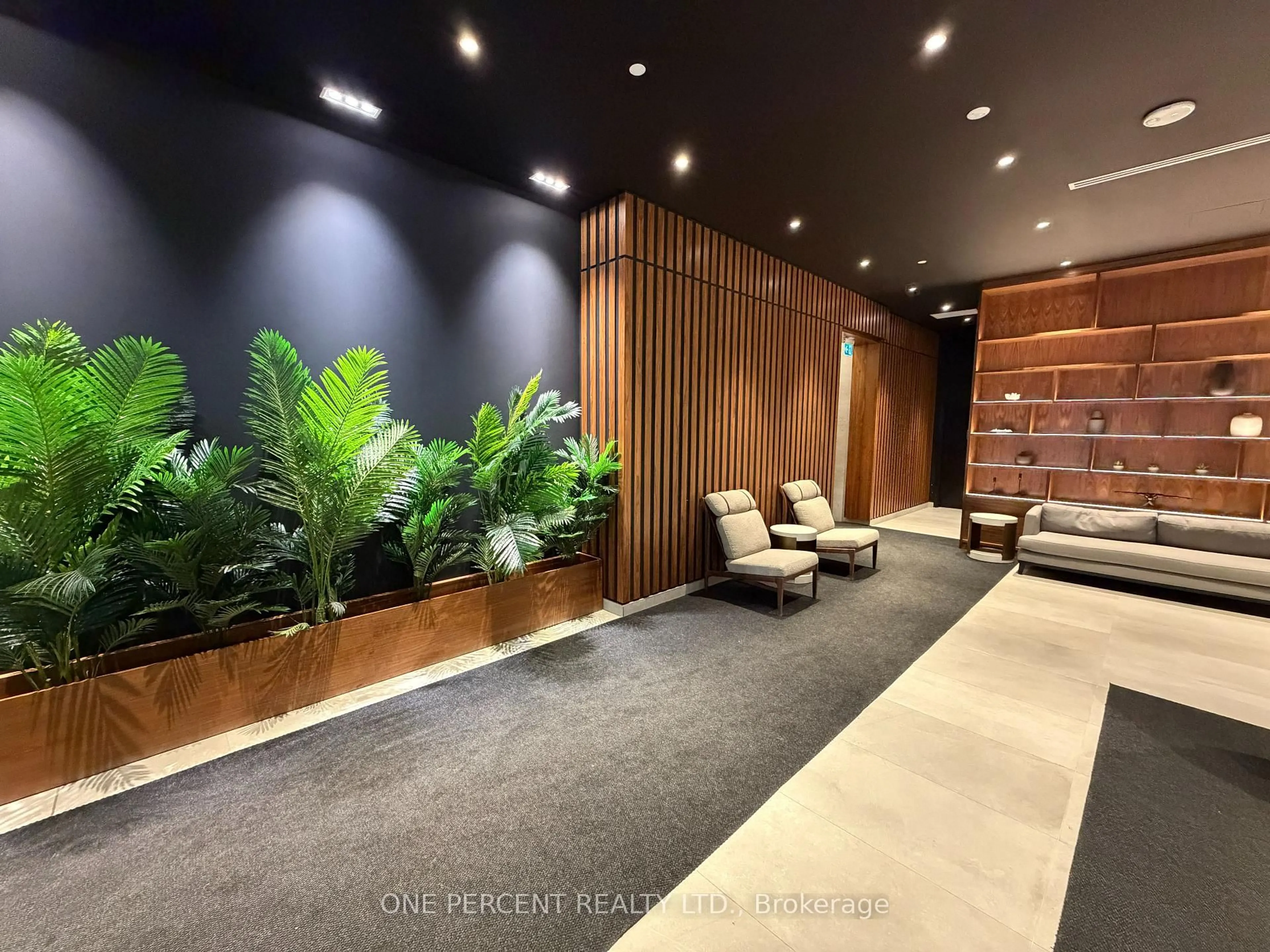 Indoor foyer for 340 Queen St #410, Ottawa Ontario K1R 0G1