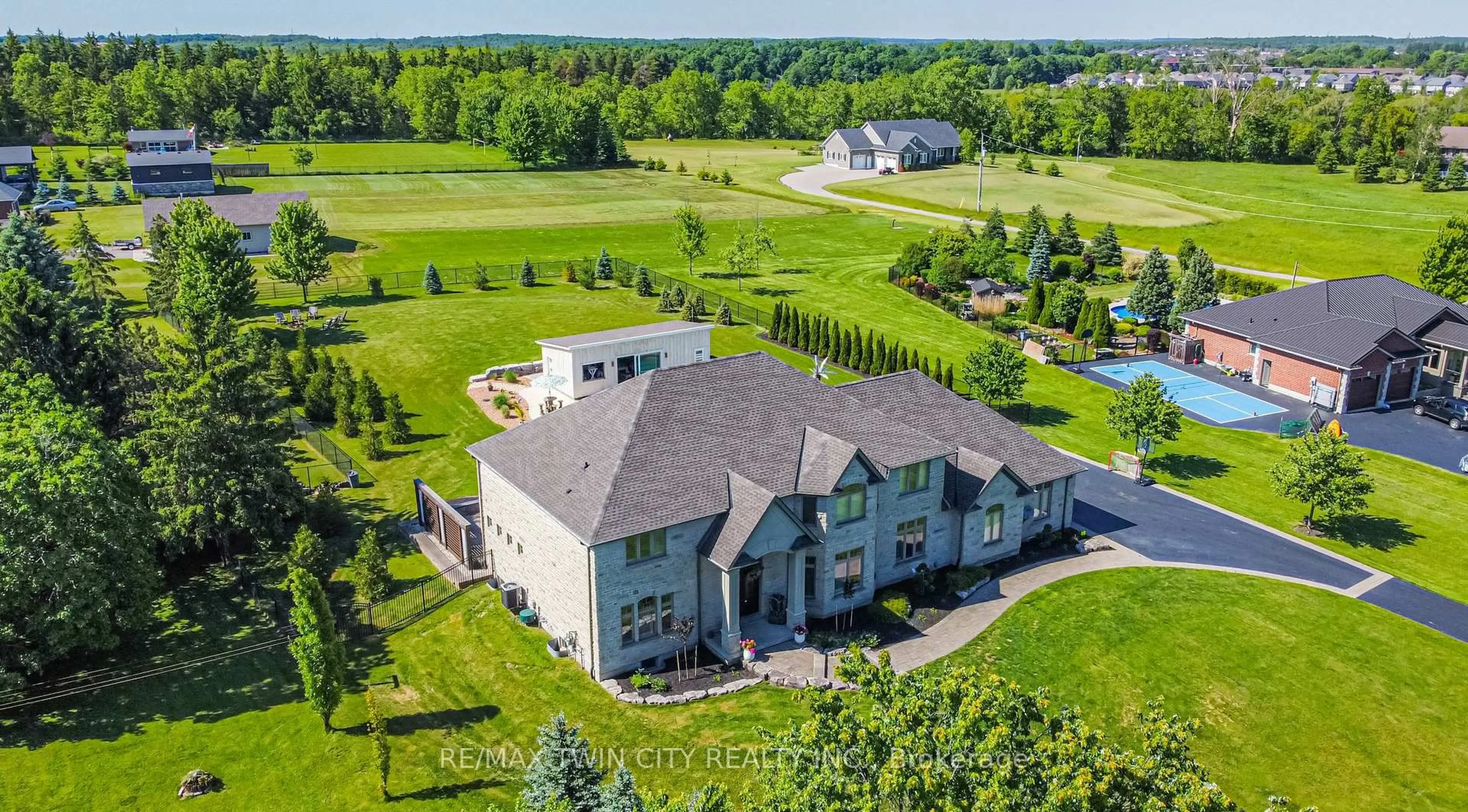 A pic from outside/outdoor area/front of a property/back of a property/a pic from drone, building for 226 Shade St, Wilmot Ontario N3A 4J2