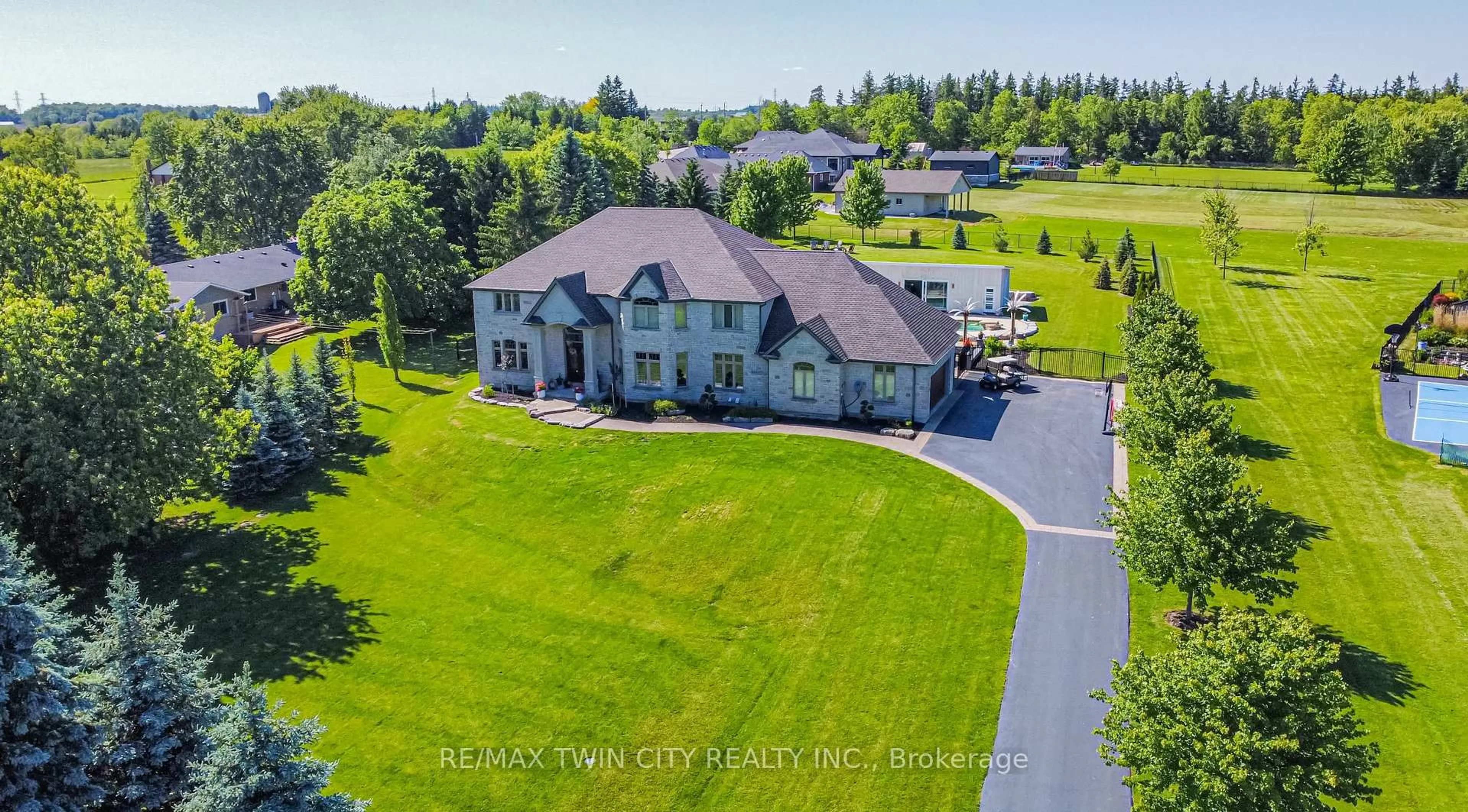 A pic from outside/outdoor area/front of a property/back of a property/a pic from drone, unknown for 226 Shade St, Wilmot Ontario N3A 4J2