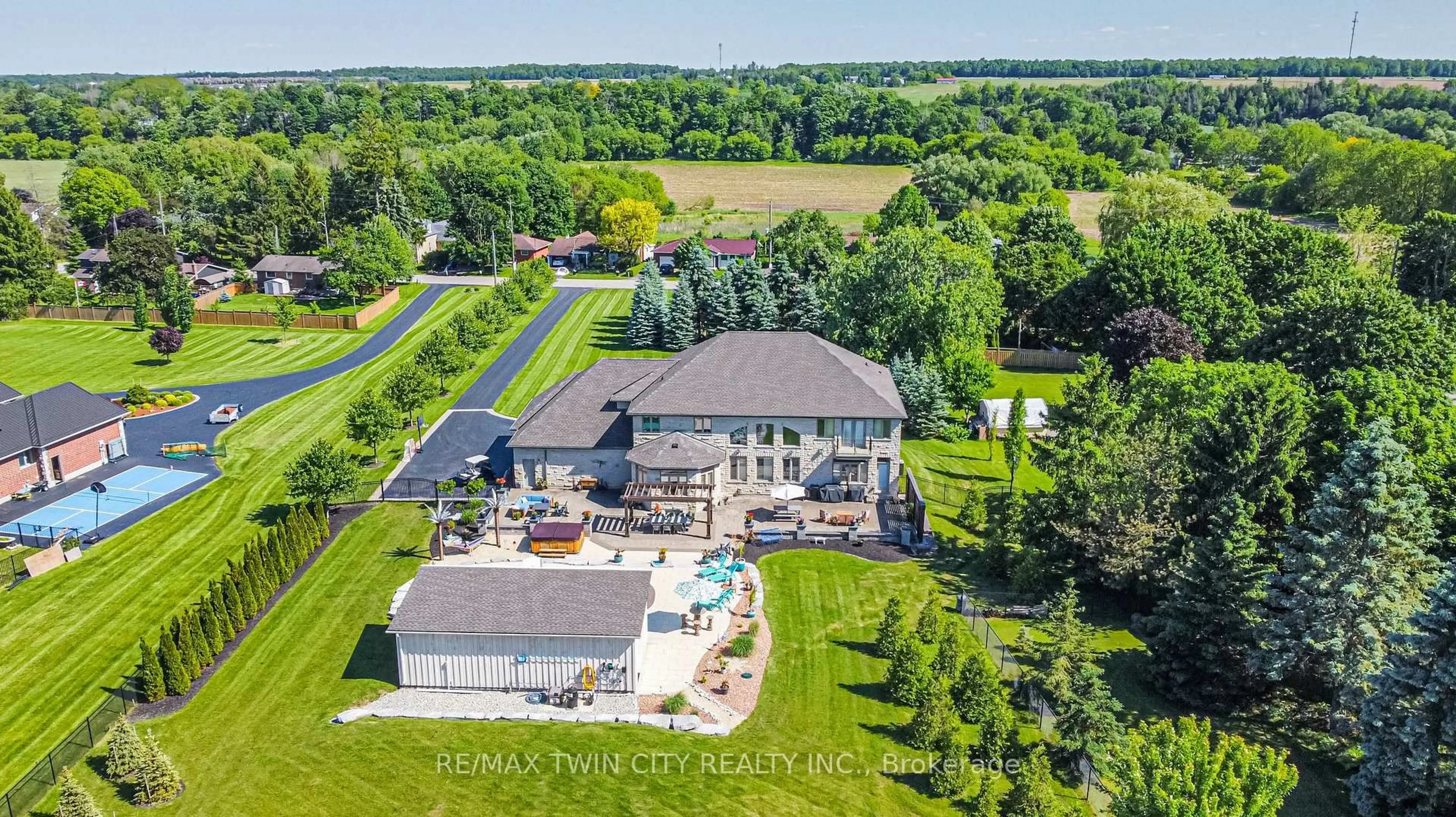 A pic from outside/outdoor area/front of a property/back of a property/a pic from drone, building for 226 Shade St, Wilmot Ontario N3A 4J2