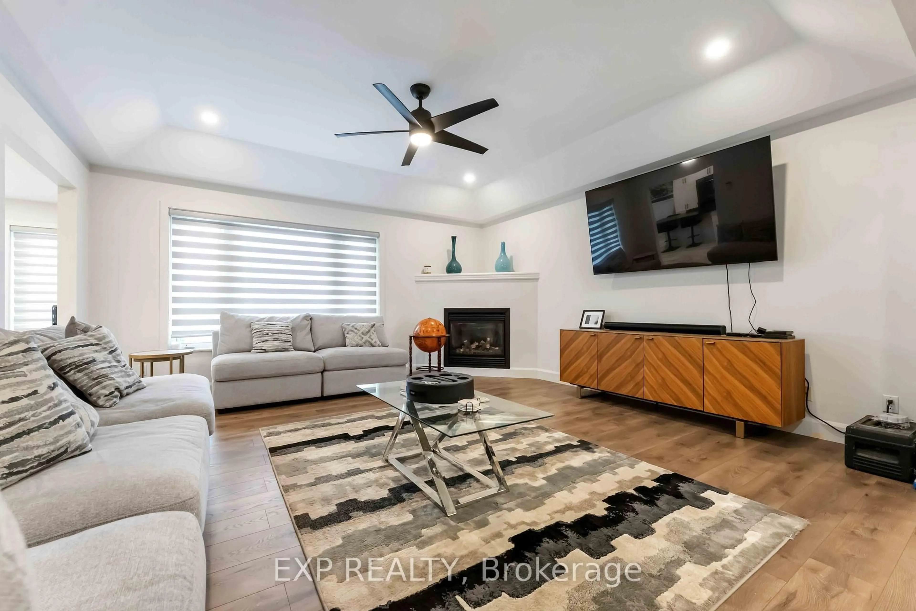 Living room with furniture, unknown for 2760 Johannes St, Metcalfe Ontario K0A 2P0