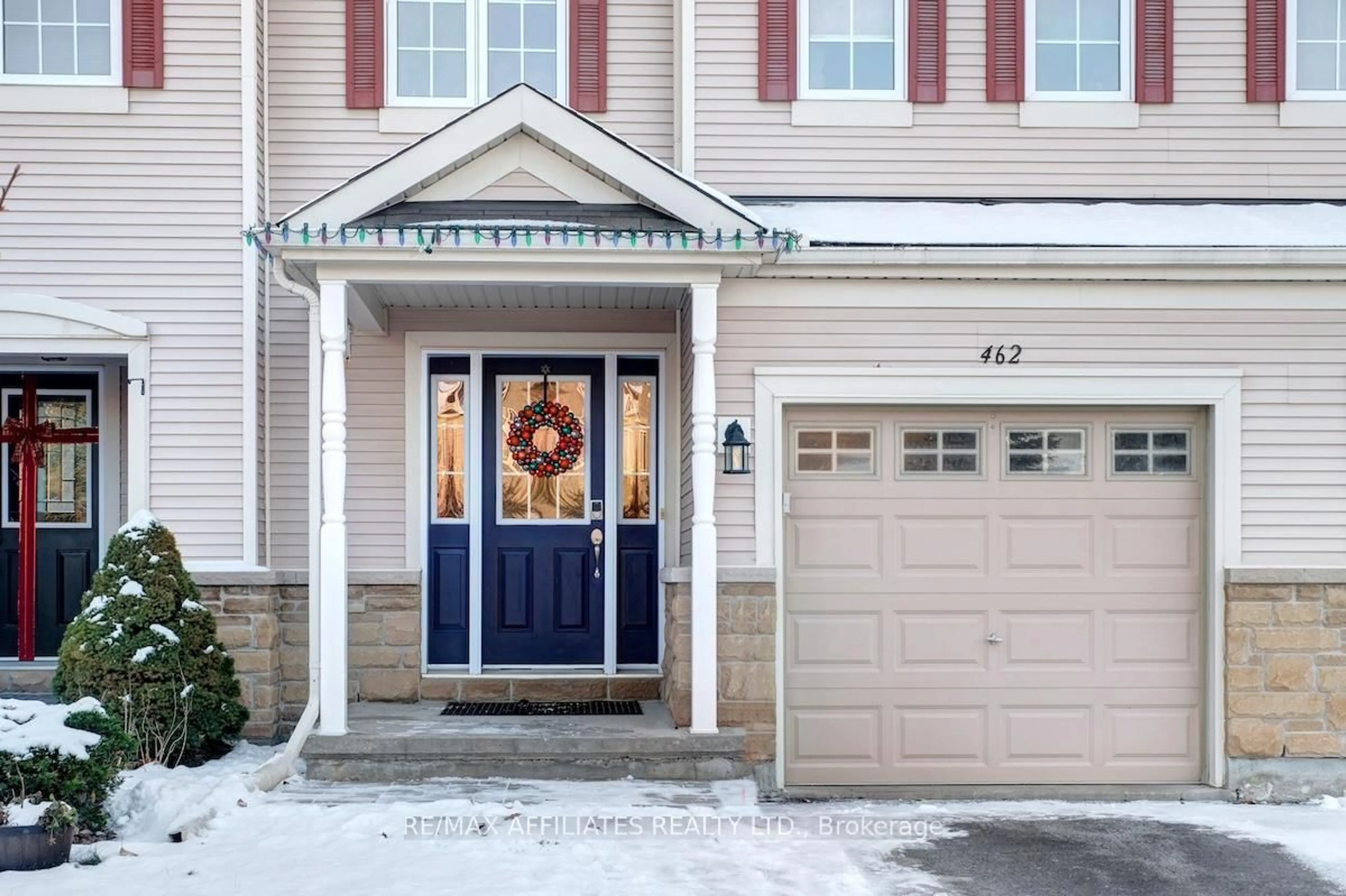 Indoor entryway for 462 Templeford Ave, Ottawa Ontario K2M 0B8
