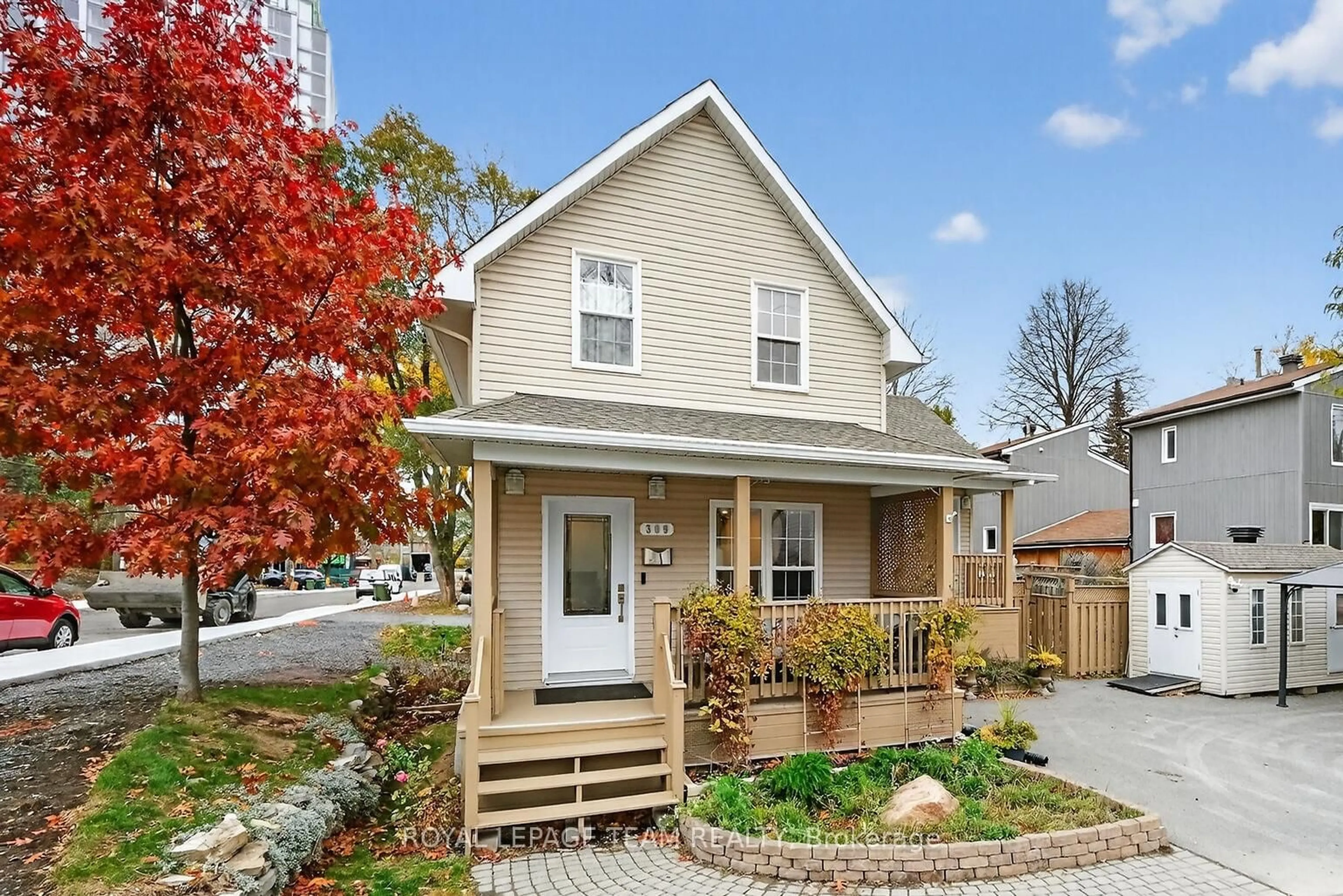 Home with vinyl exterior material, street for 309 Elmgrove Ave, Ottawa Ontario K1Z 6V2