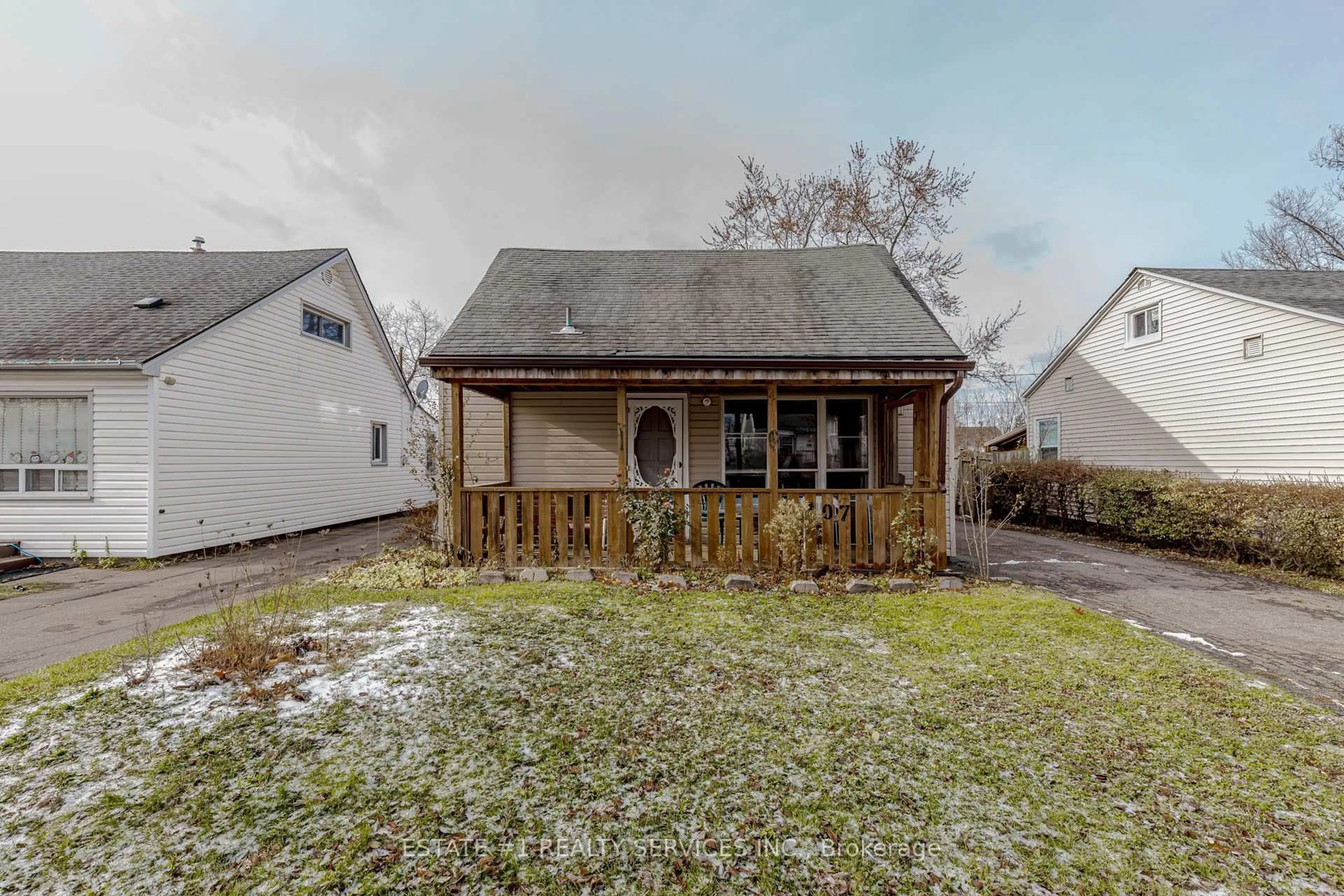 Shed for 107 Dover Rd, Welland Ontario L3B 2V1