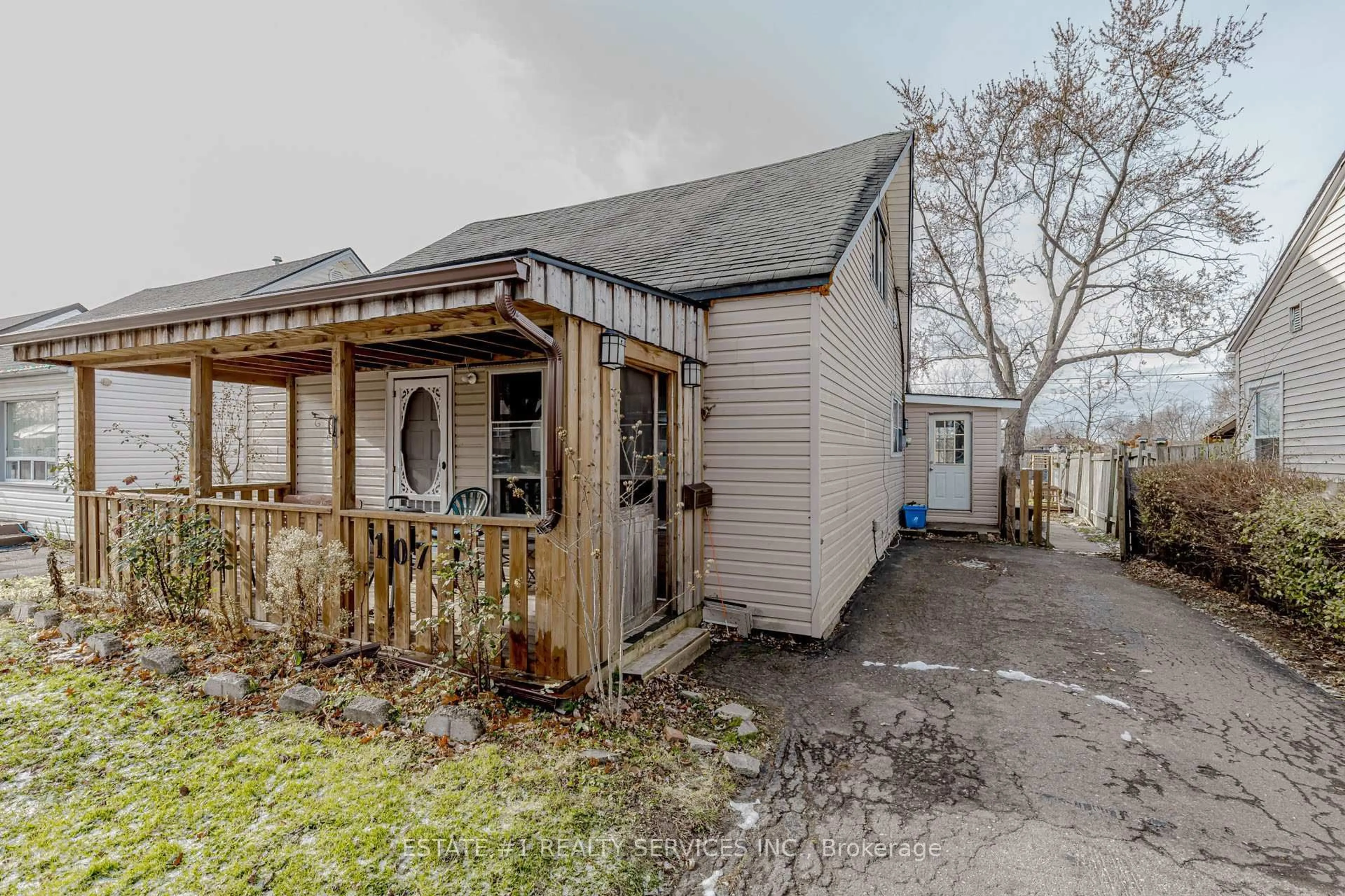 Shed for 107 Dover Rd, Welland Ontario L3B 2V1