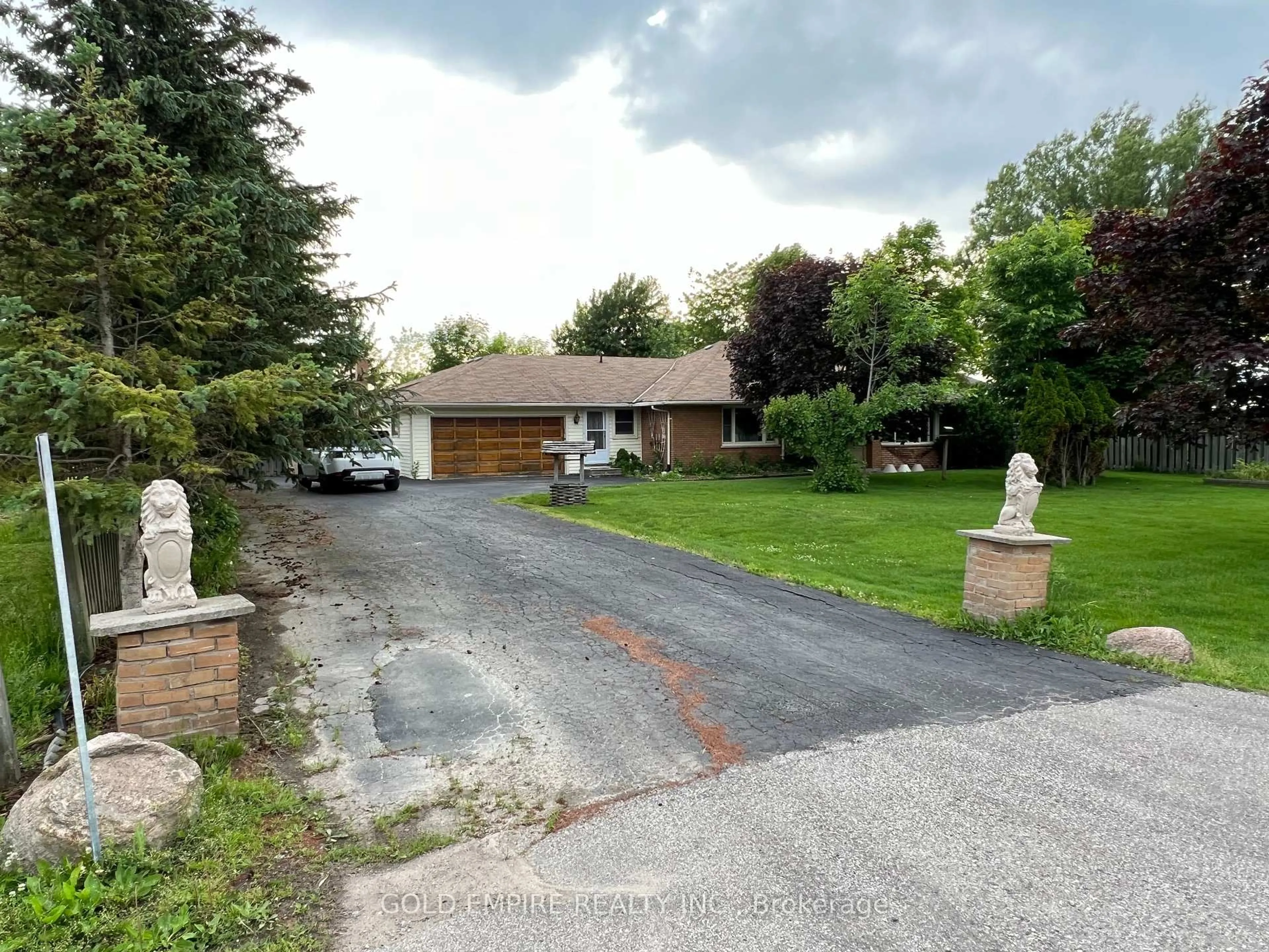 A pic from outside/outdoor area/front of a property/back of a property/a pic from drone, street for 11635 Sunset Rd, Southwold Ontario N5P 3T2