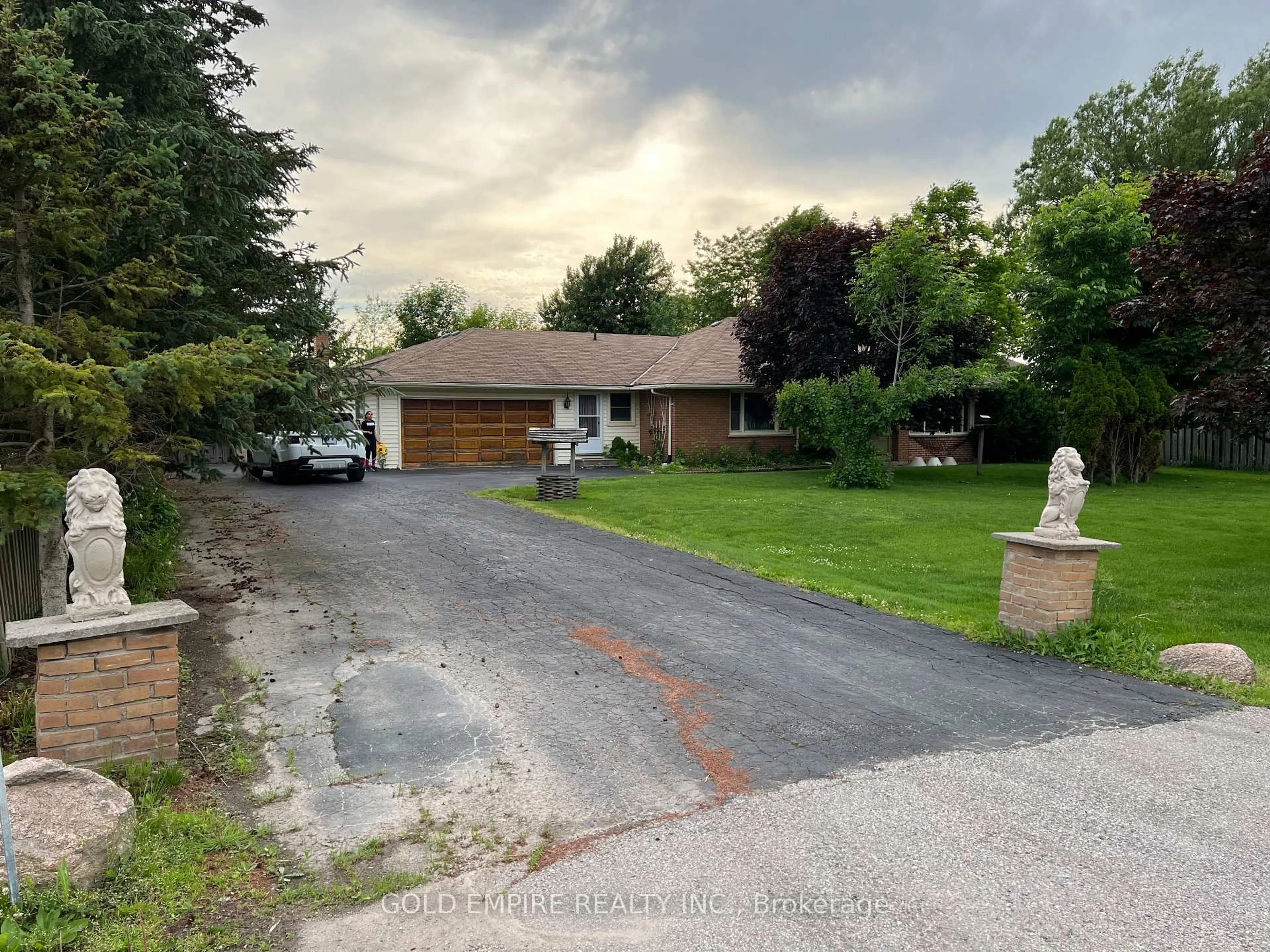 A pic from outside/outdoor area/front of a property/back of a property/a pic from drone, street for 11635 Sunset Rd, Southwold Ontario N5P 3T2