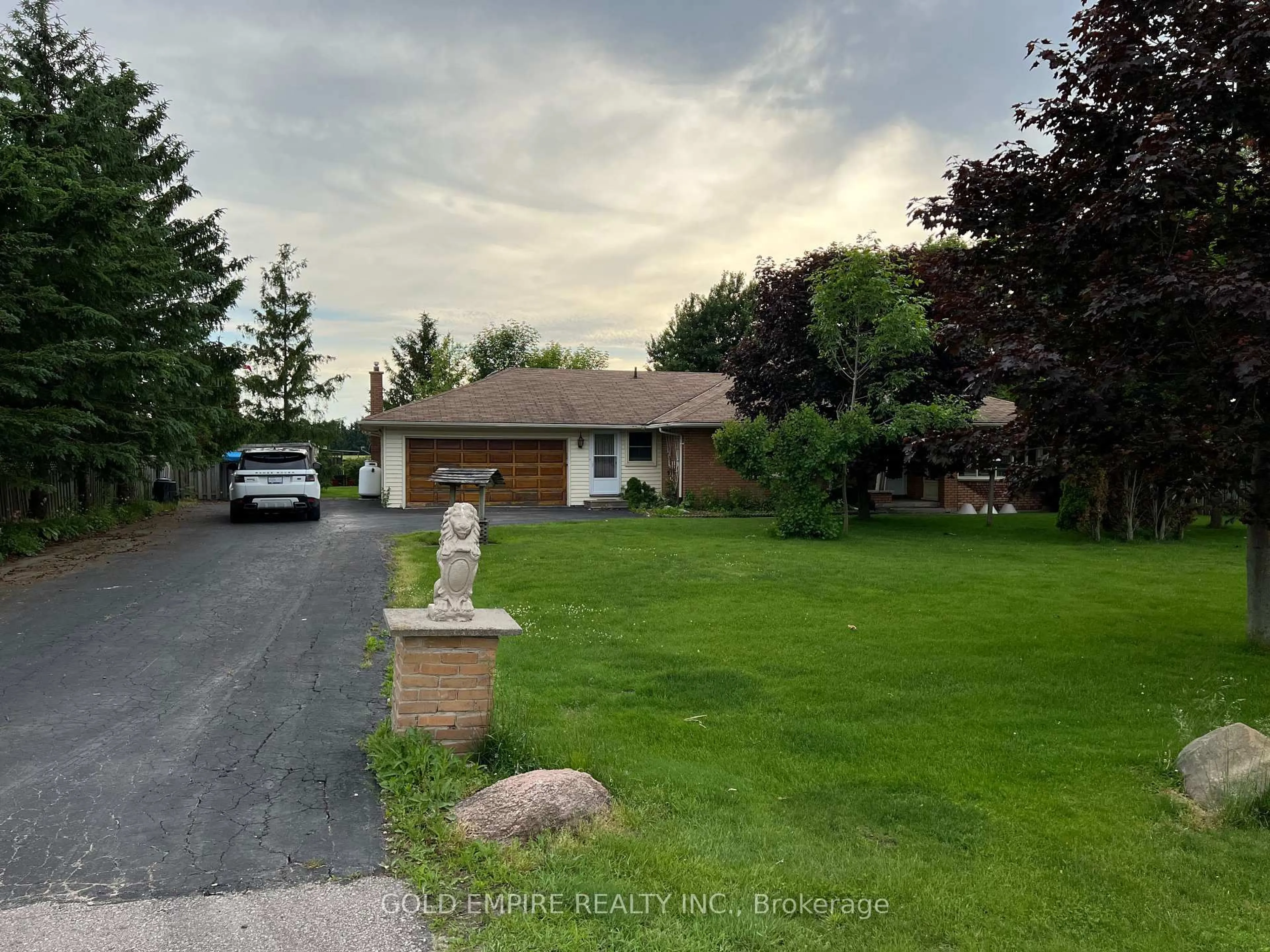 A pic from outside/outdoor area/front of a property/back of a property/a pic from drone, street for 11635 Sunset Rd, Southwold Ontario N5P 3T2
