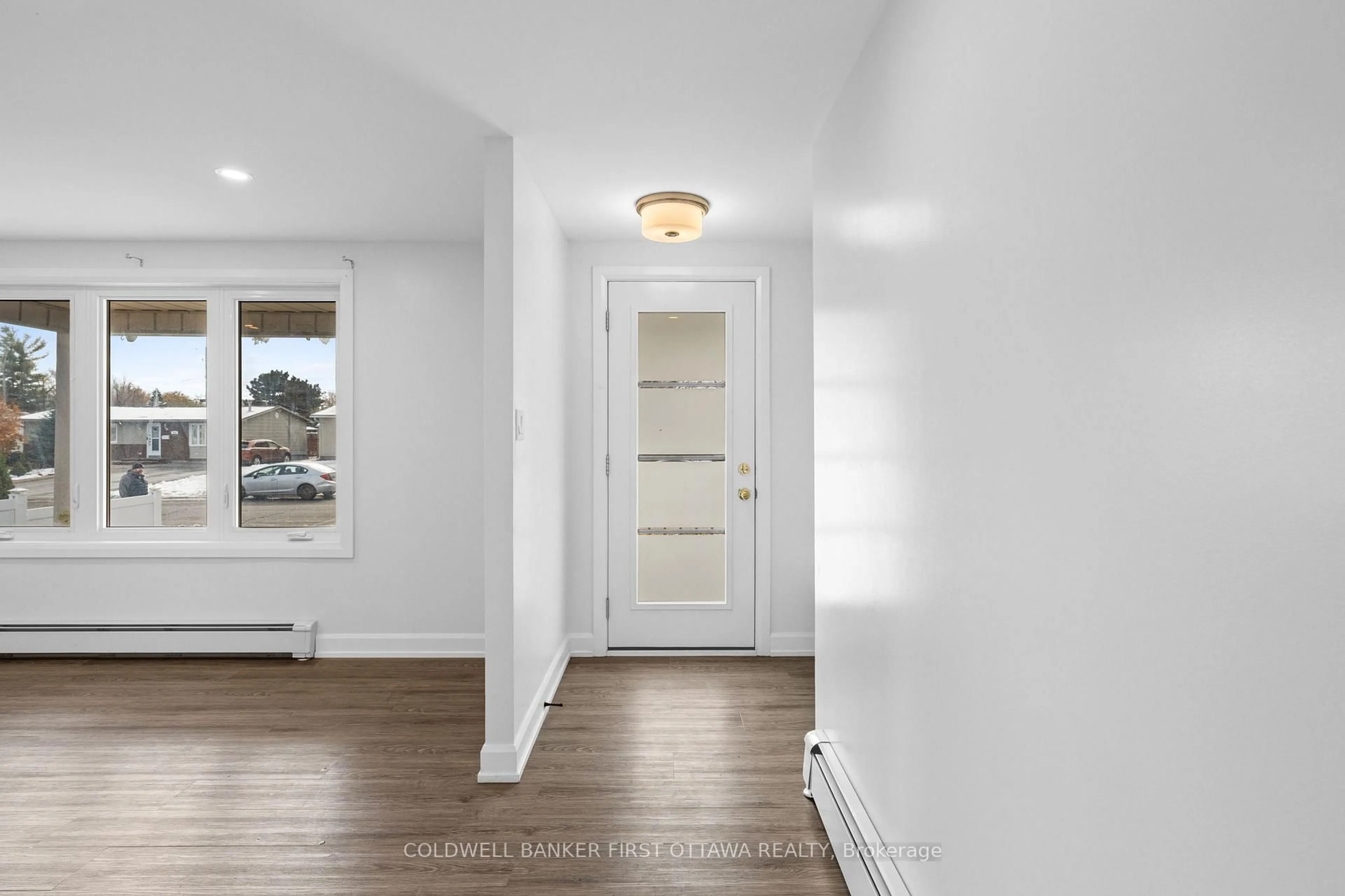 Indoor entryway for 351 Amiens St, Ottawa Ontario K1E 1P1