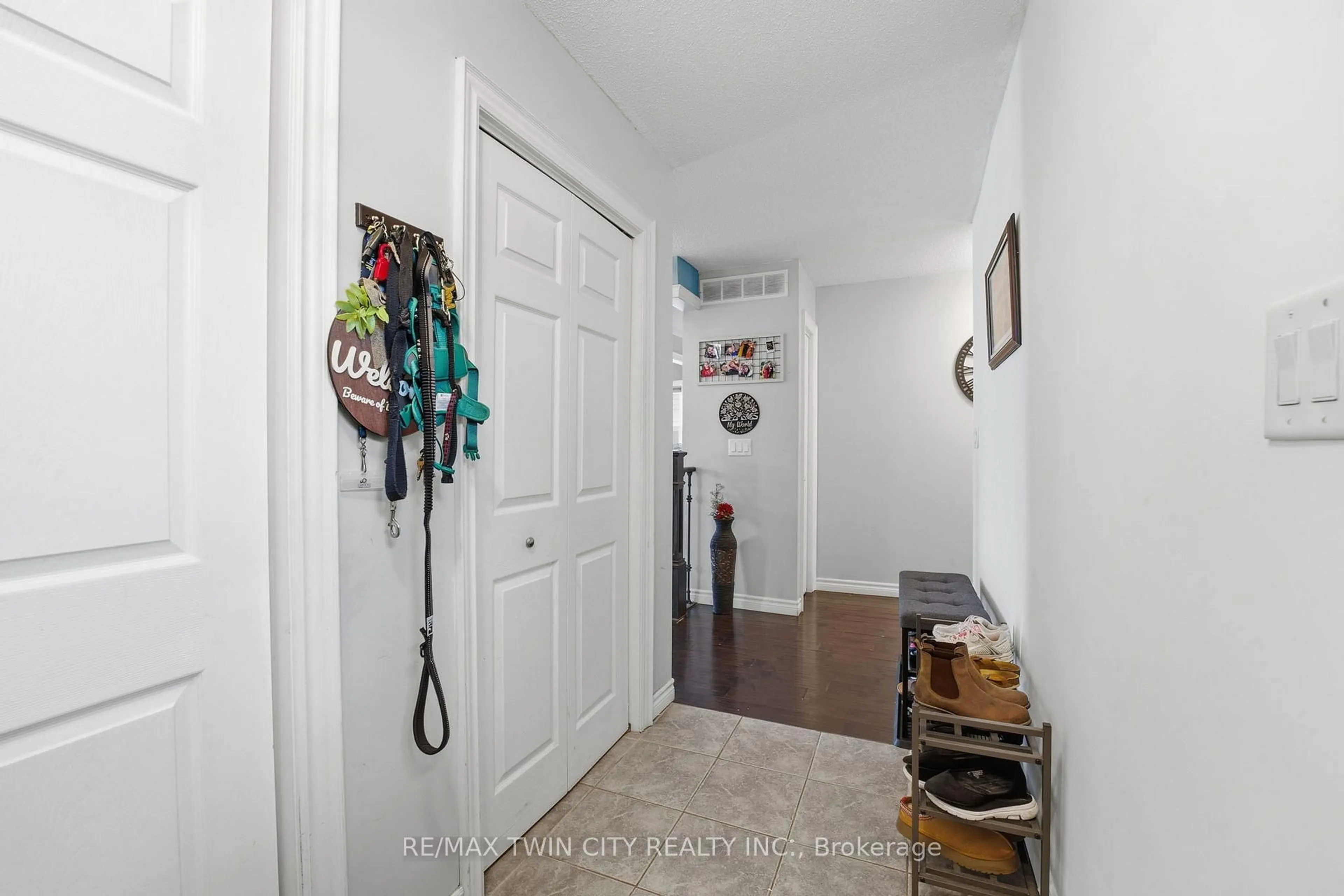 Indoor entryway for 128 Schlueter St, Cambridge Ontario N3H 4B3