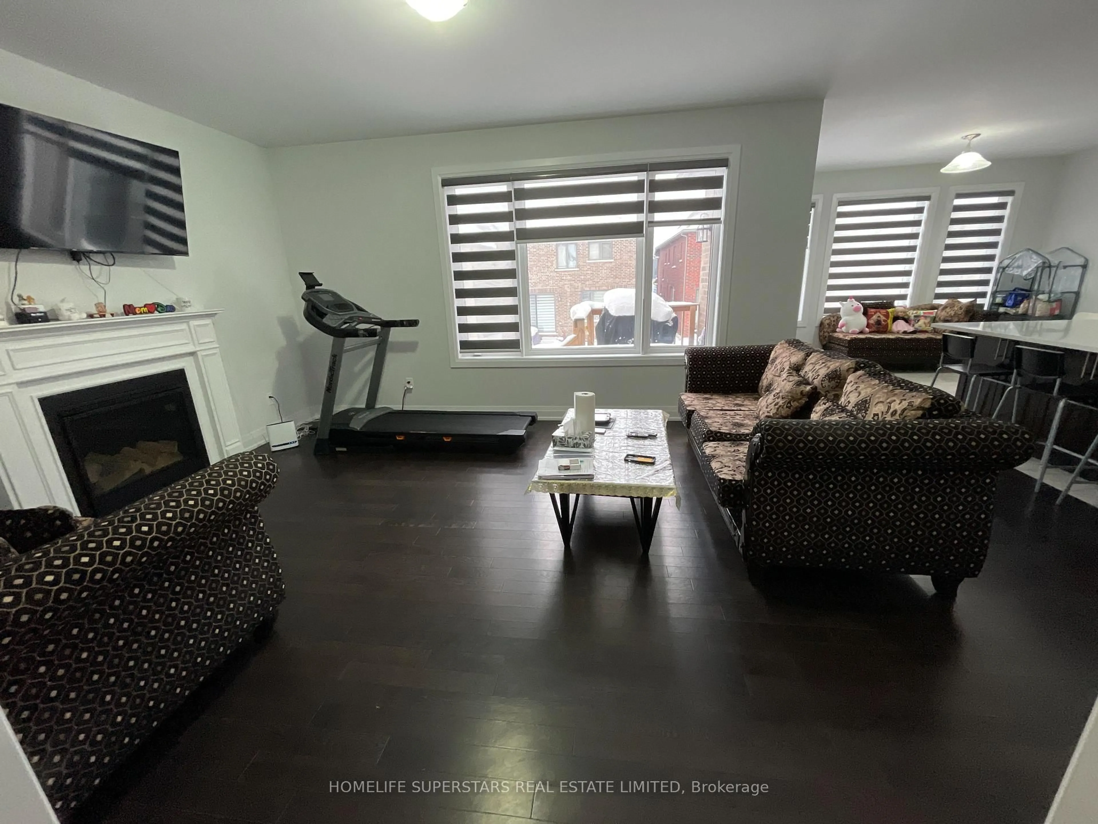 Living room with furniture, unknown for 795 Queenston Blvd, Woodstock Ontario N4T 0N1