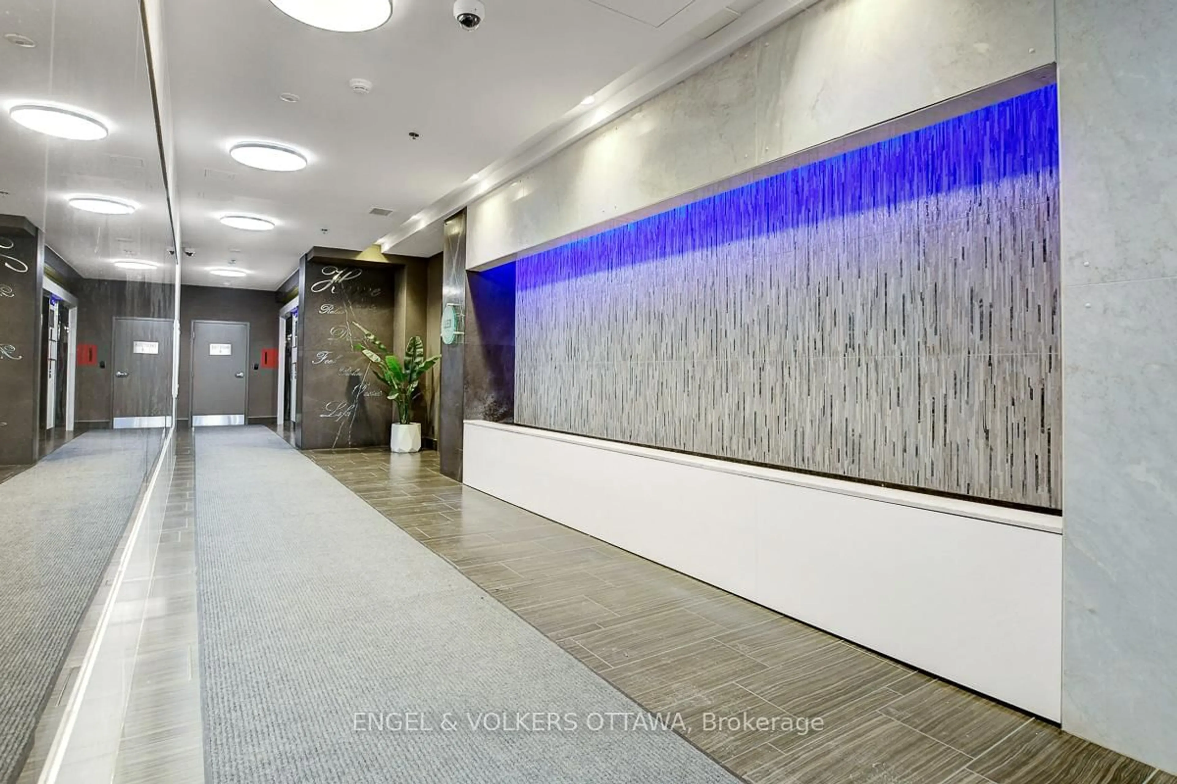 Lobby for 118 Holmwood Ave #509, Ottawa Ontario K1S 5J5