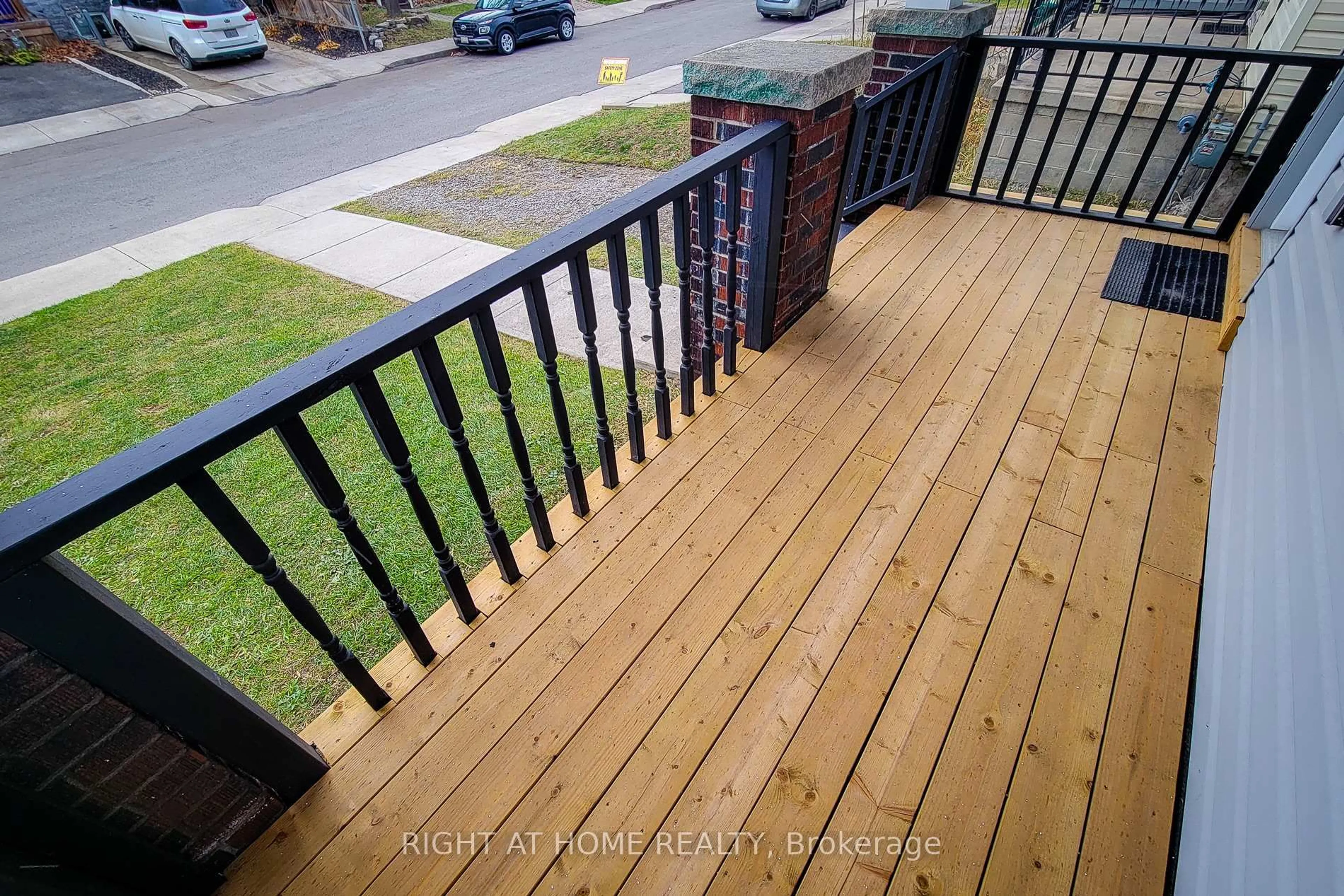 Unknown for 24 Albemarle St, Hamilton Ontario L8L 7G4