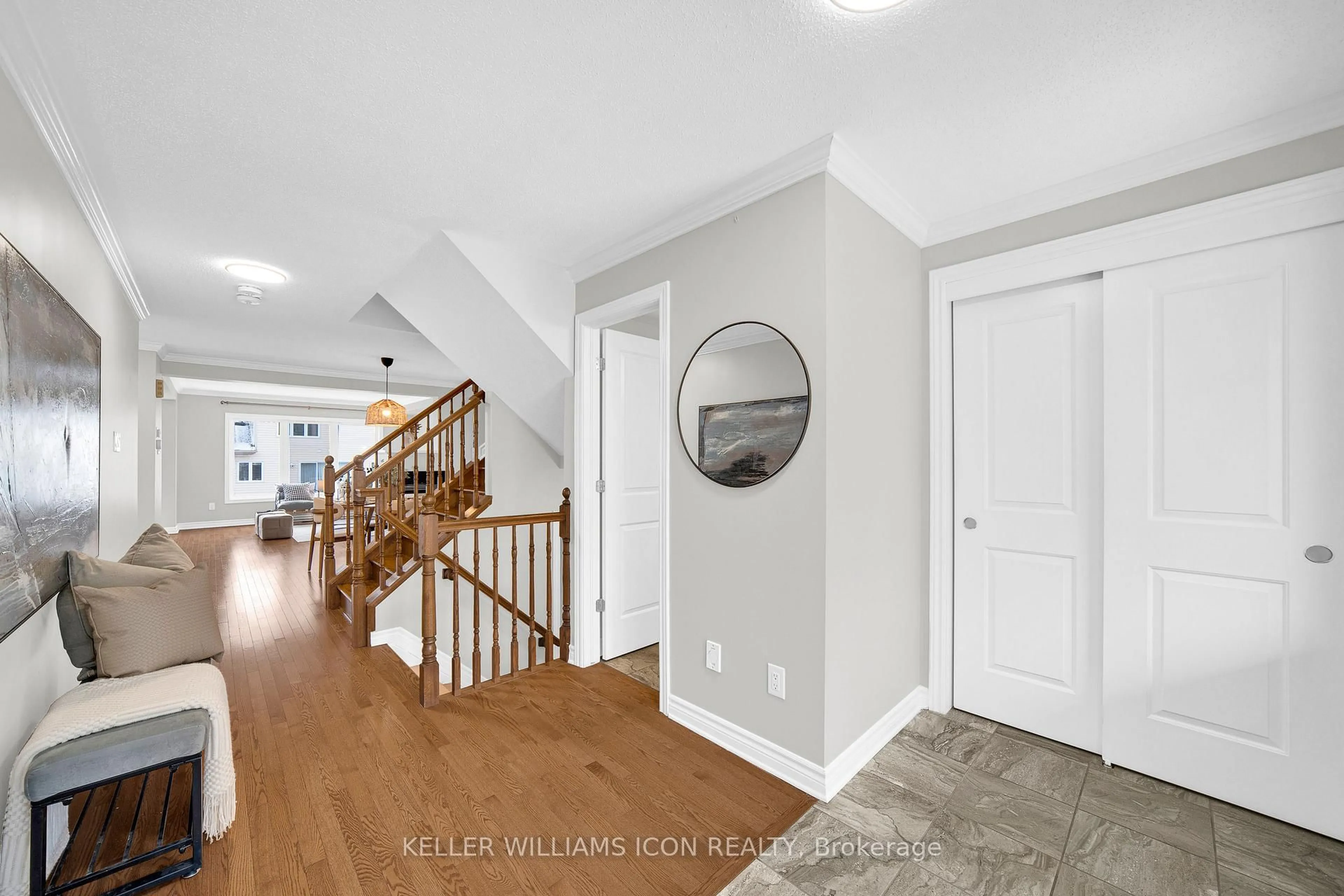 Indoor entryway for 3491 Woodroffe Ave, Ottawa Ontario K2G 7A6