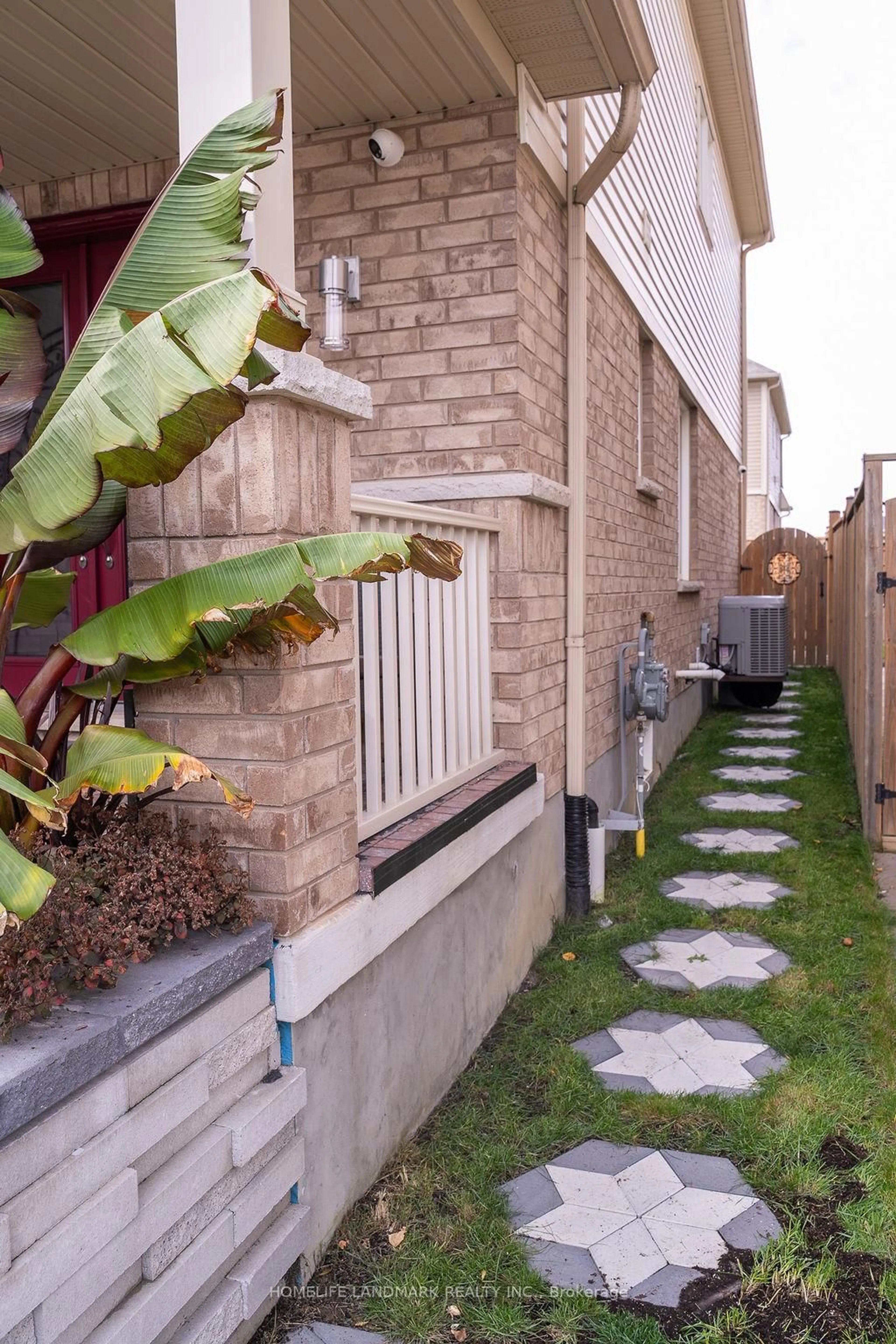 Patio, street for 106 Odonnel Dr, Hamilton Ontario L0R 1C0