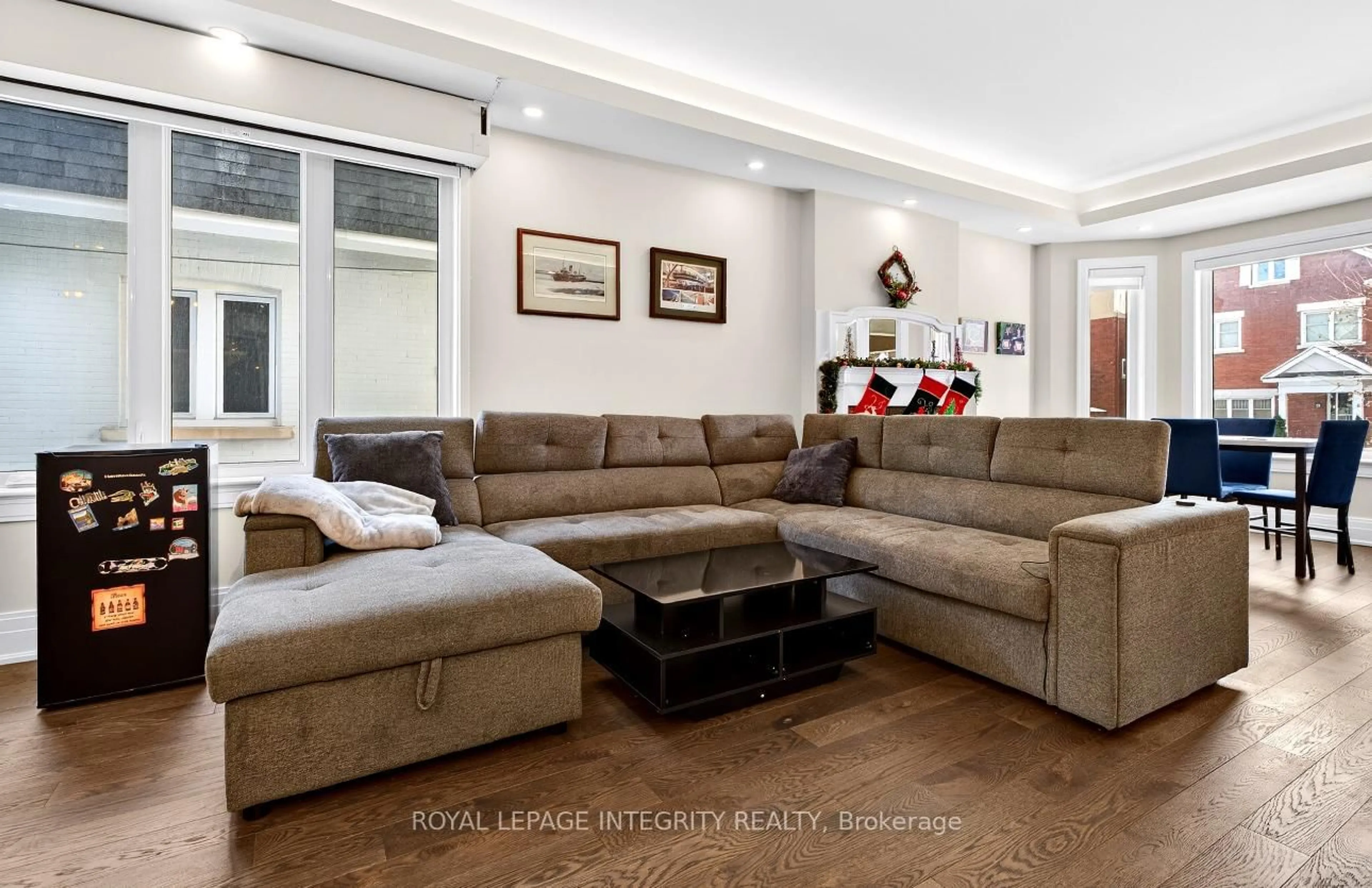 Living room with furniture, unknown for 73 Renfrew Ave, Ottawa Ontario K1S 1Z4