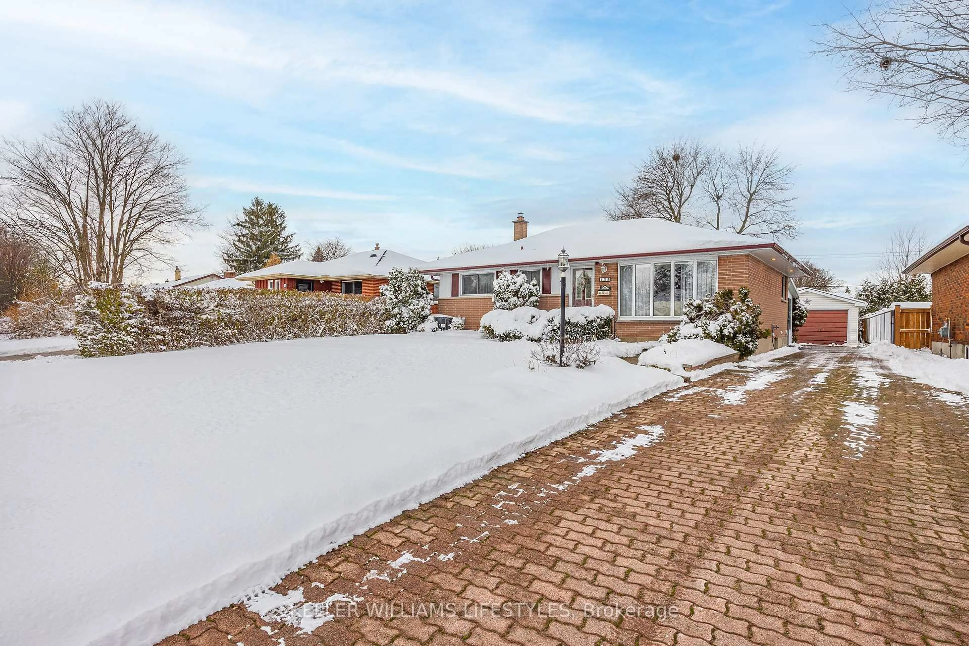 A pic from outside/outdoor area/front of a property/back of a property/a pic from drone, street for 153 Mark St, London East Ontario N5V 2G8