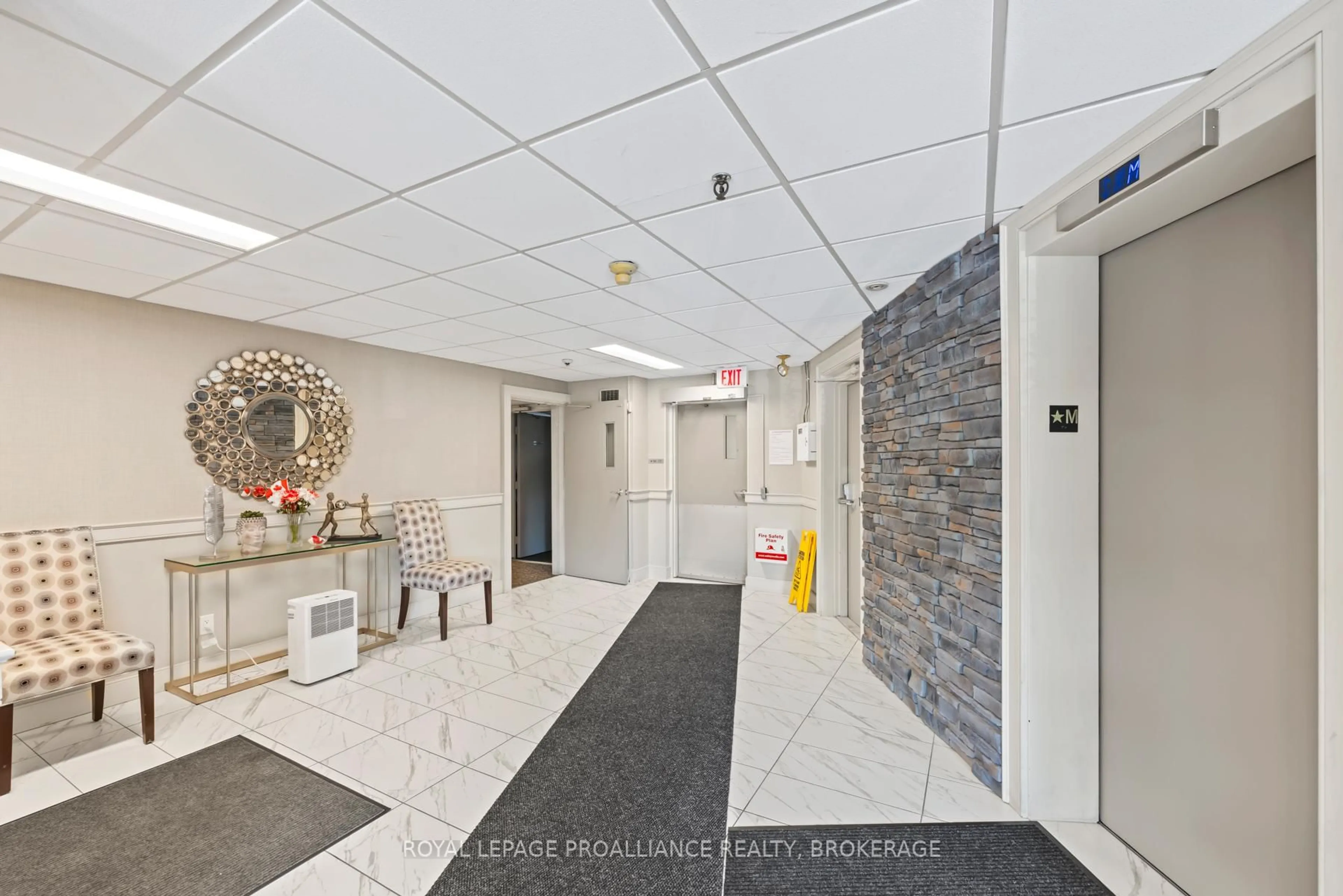 Indoor foyer for 334 Queen Mary Rd #507, Kingston Ontario K7M 7E7