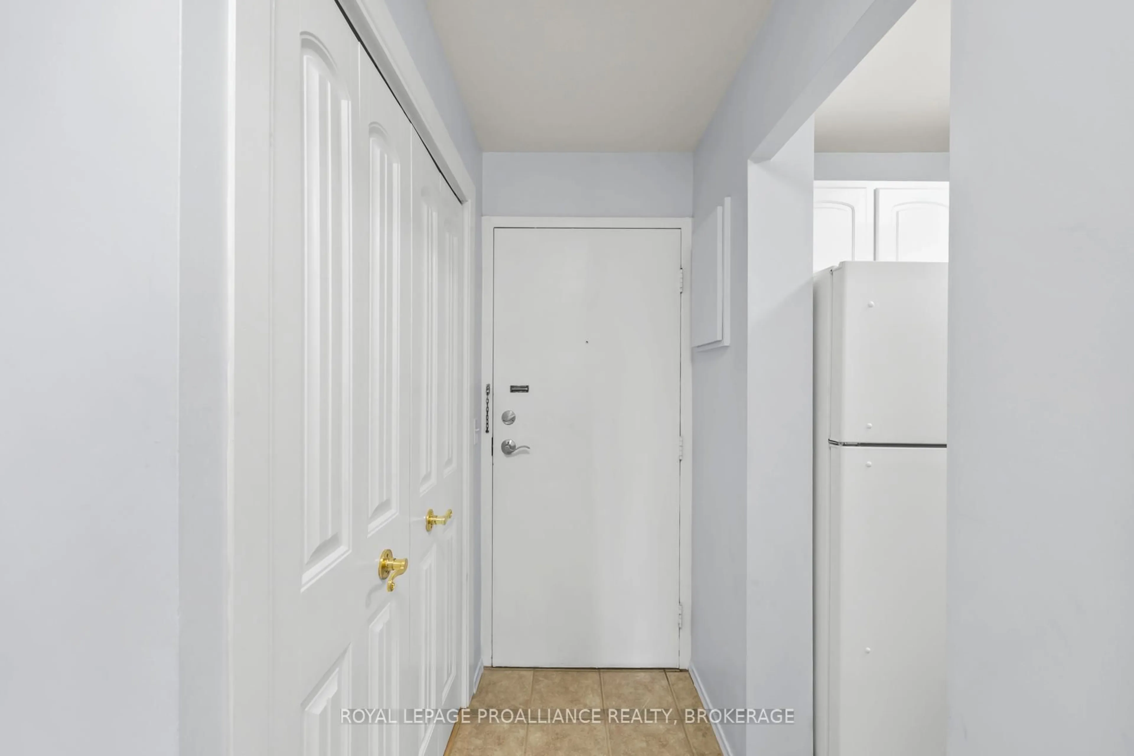 Indoor entryway for 334 Queen Mary Rd #507, Kingston Ontario K7M 7E7