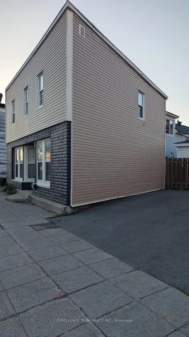 166 Montreal Rd, Cornwall 4
