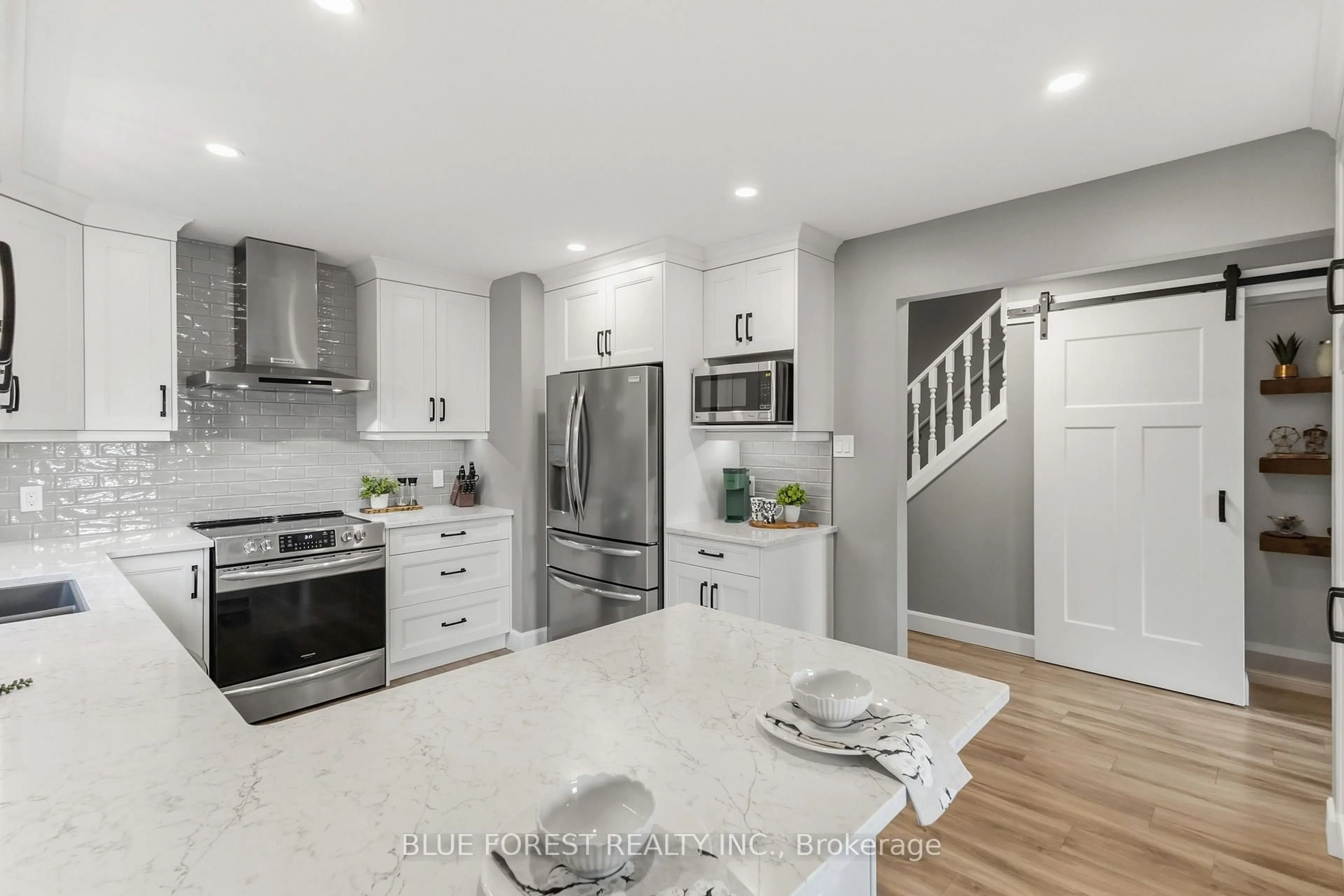 Open concept kitchen, ceramic/tile floor for 4 Donker Dr, St. Thomas Ontario N5P 4J3