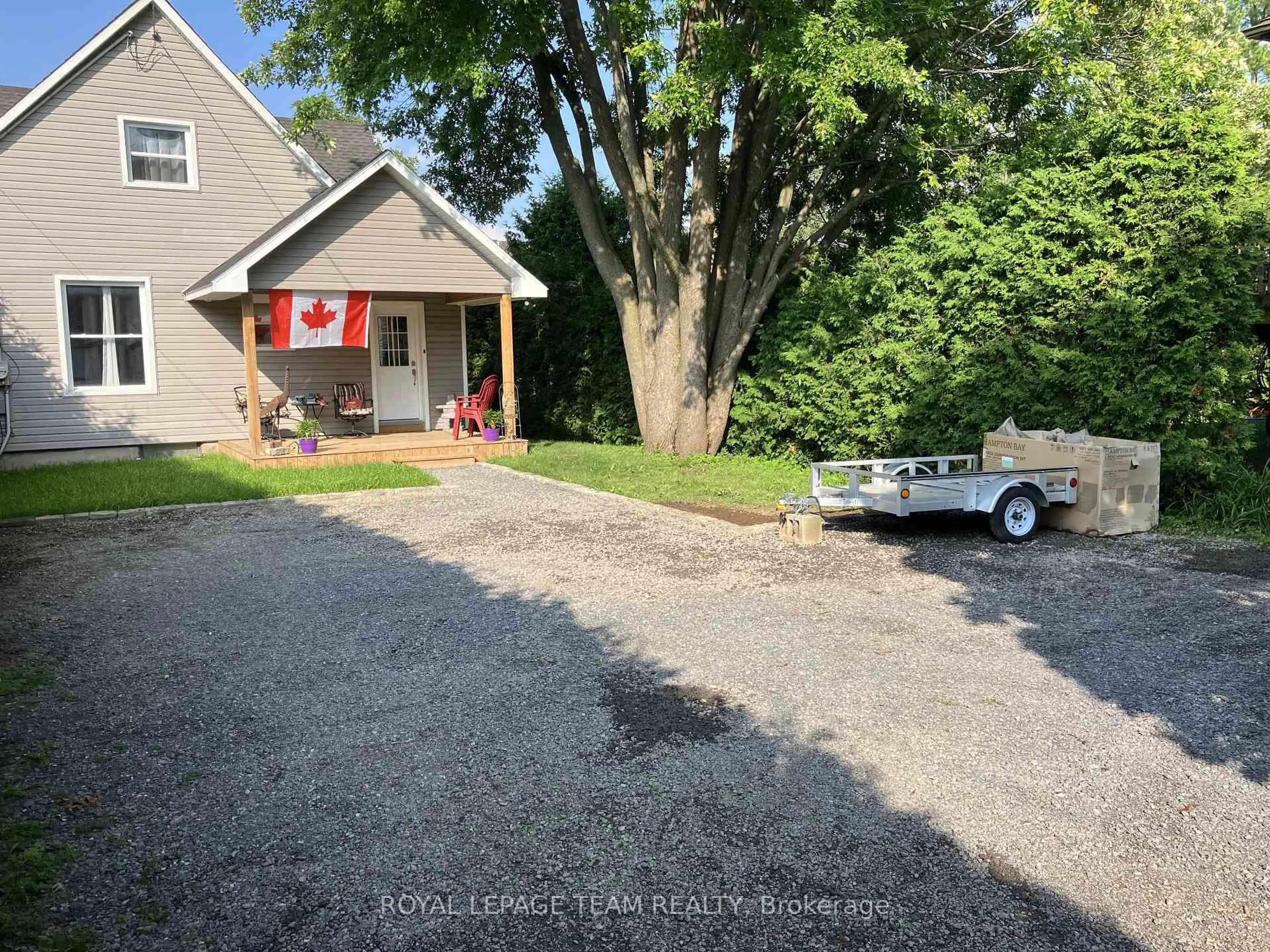 A pic from outside/outdoor area/front of a property/back of a property/a pic from drone, street for 189 Napoleon St, Carleton Place Ontario K7C 2W8
