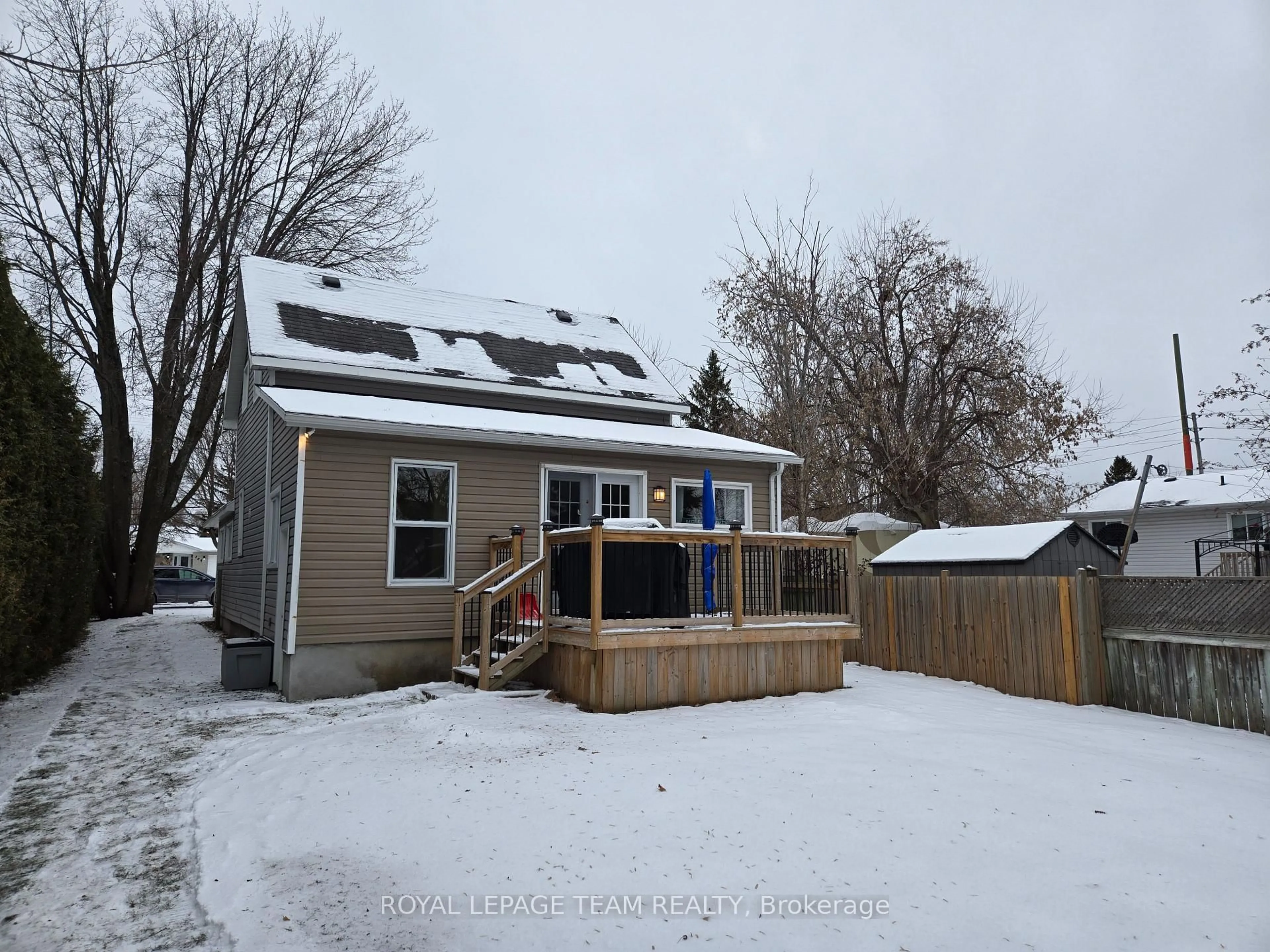 A pic from outside/outdoor area/front of a property/back of a property/a pic from drone, street for 189 Napoleon St, Carleton Place Ontario K7C 2W8