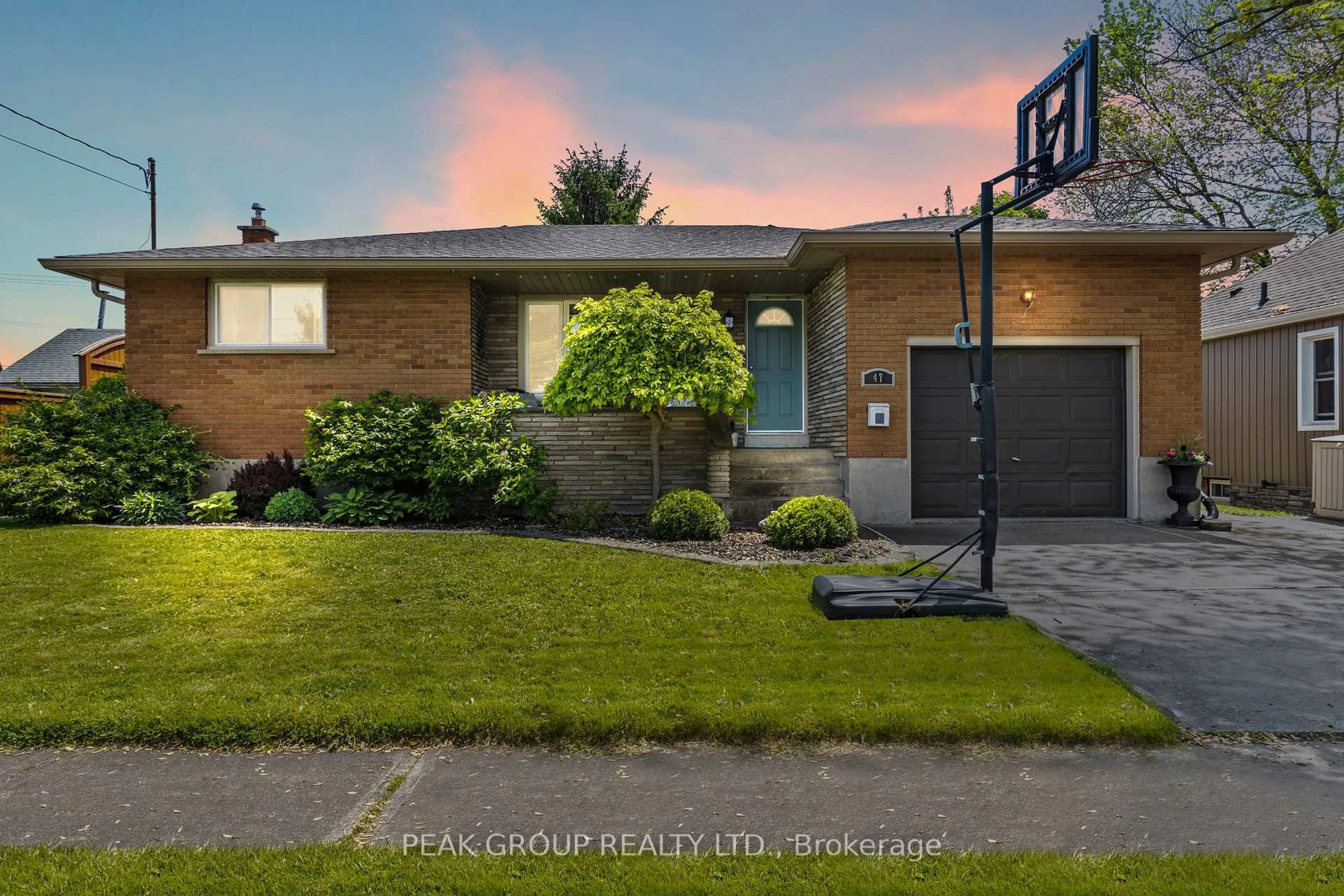 Home with brick exterior material, street for 47 David St, Welland Ontario L3B 2B4