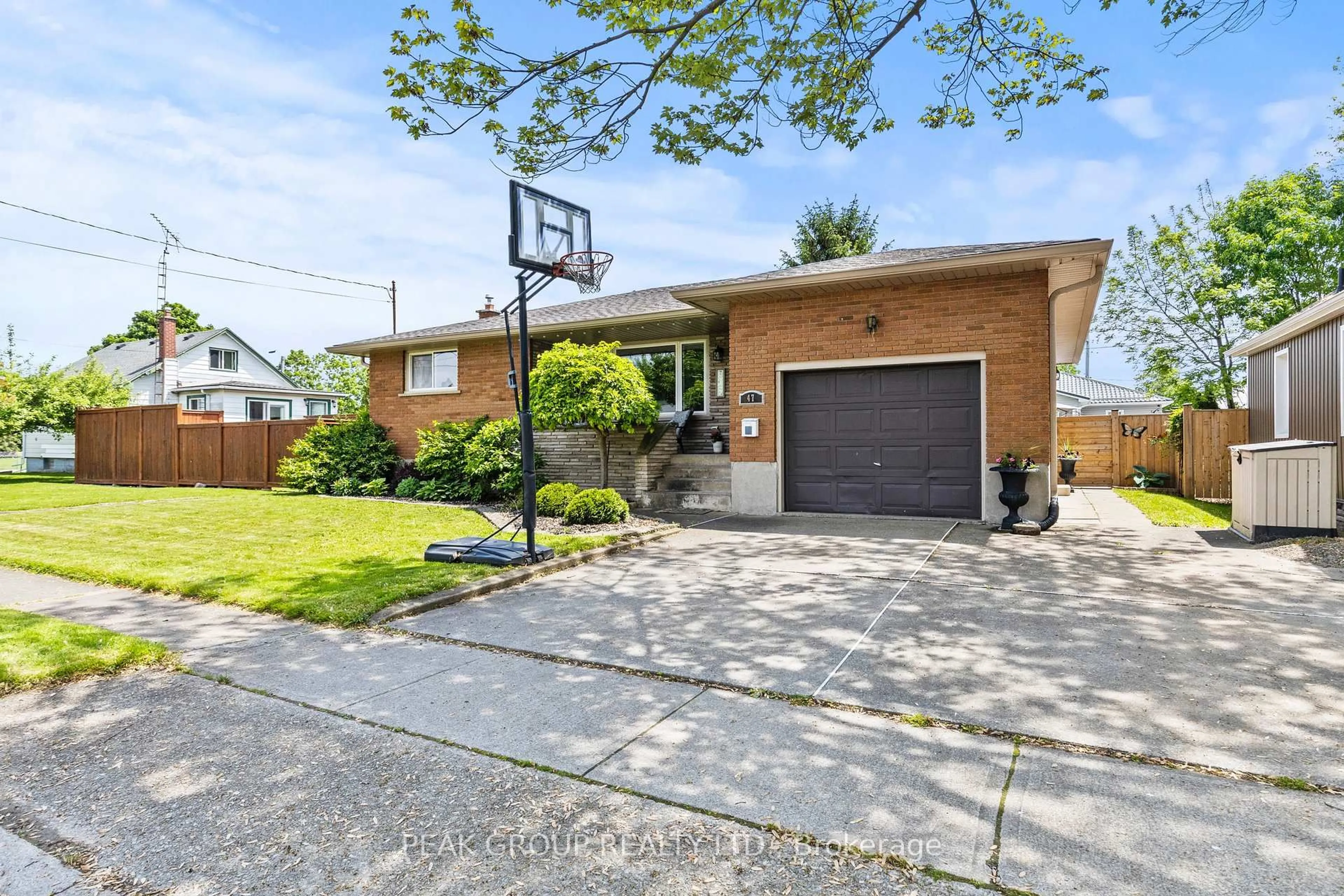 Home with brick exterior material, street for 47 David St, Welland Ontario L3B 2B4