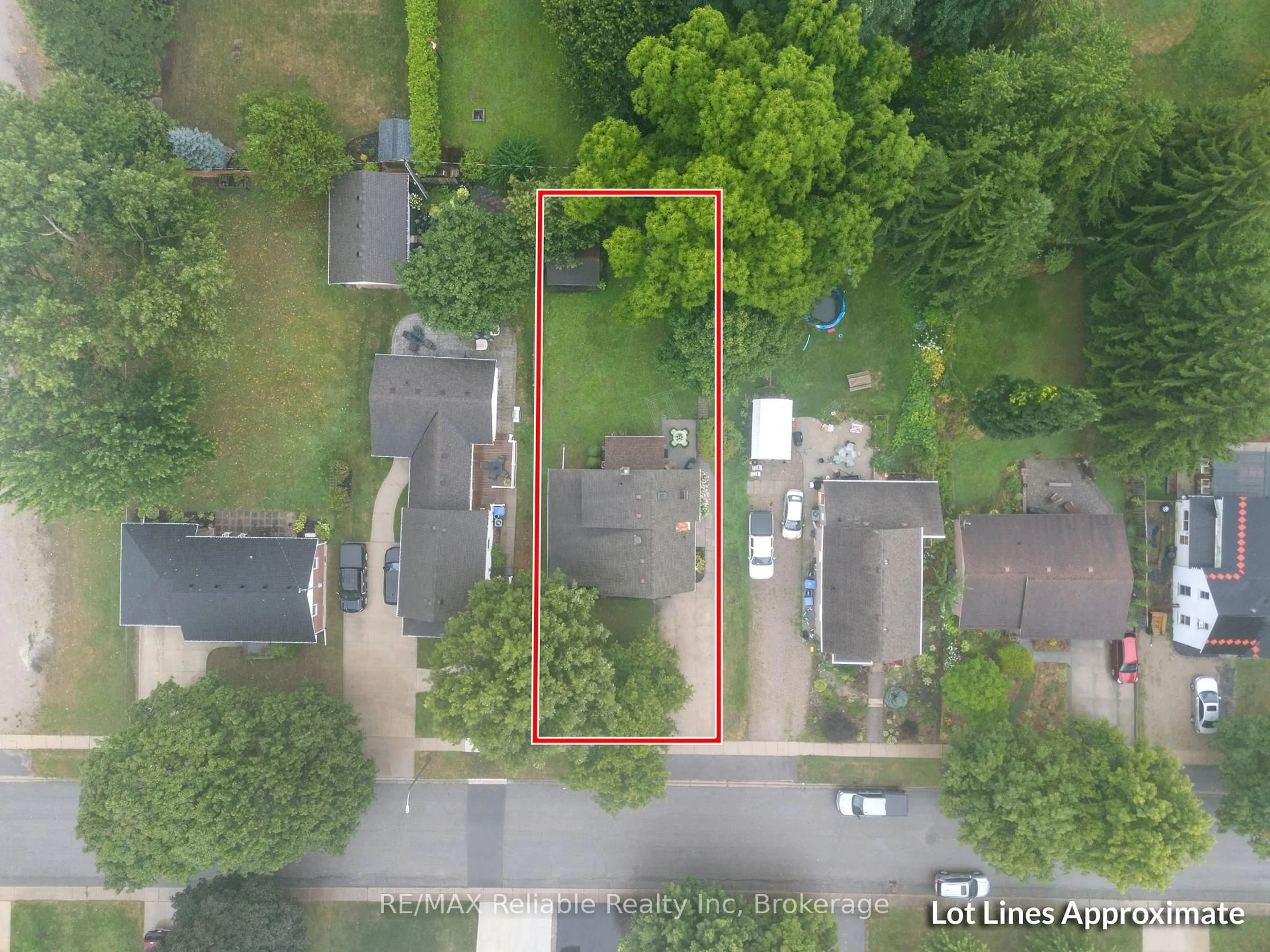 A pic from outside/outdoor area/front of a property/back of a property/a pic from drone, street for 88 East William St, Huron East Ontario N0K 1W0