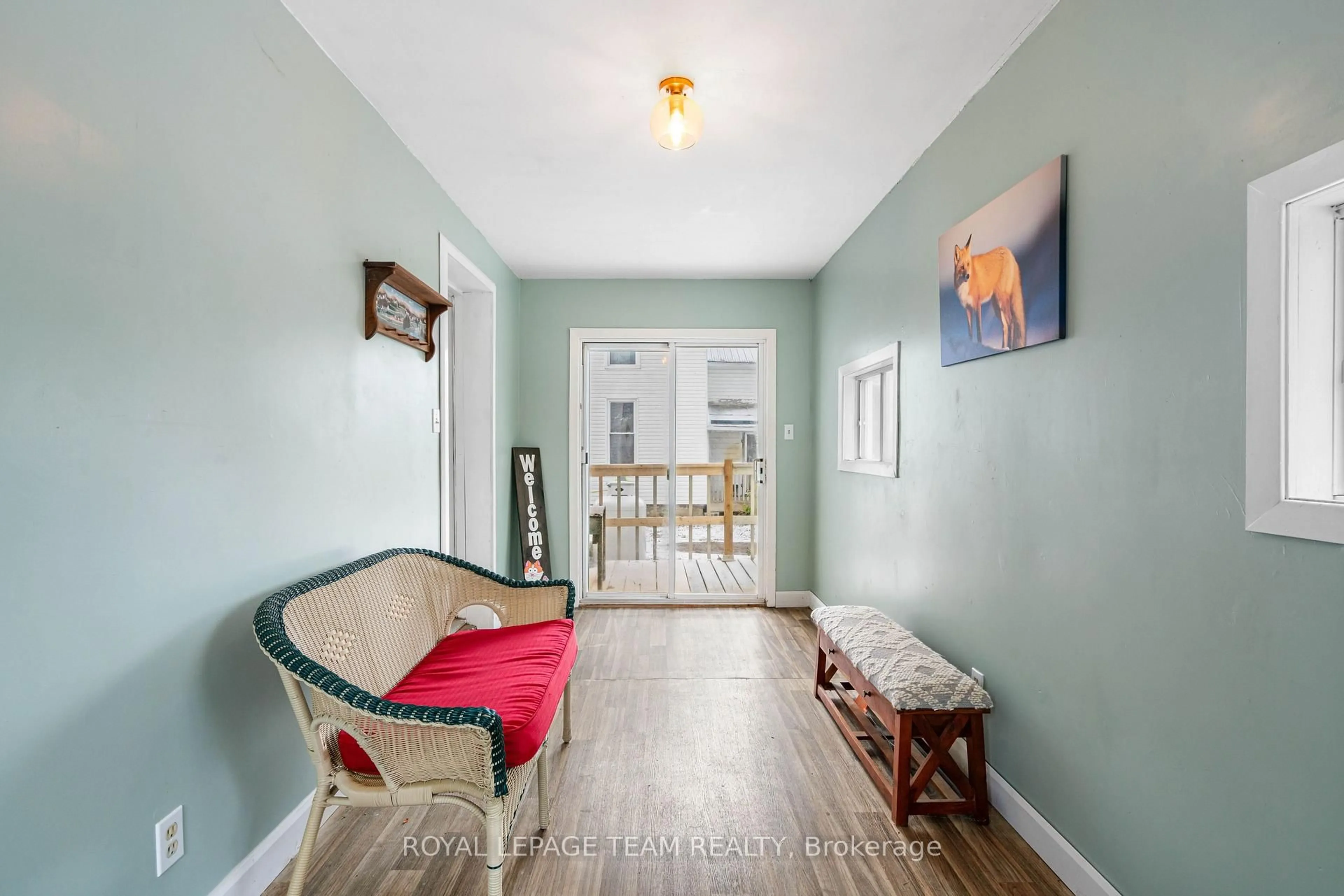 Indoor entryway for 11509 Queen St, North Dundas Ontario K0E 1J0