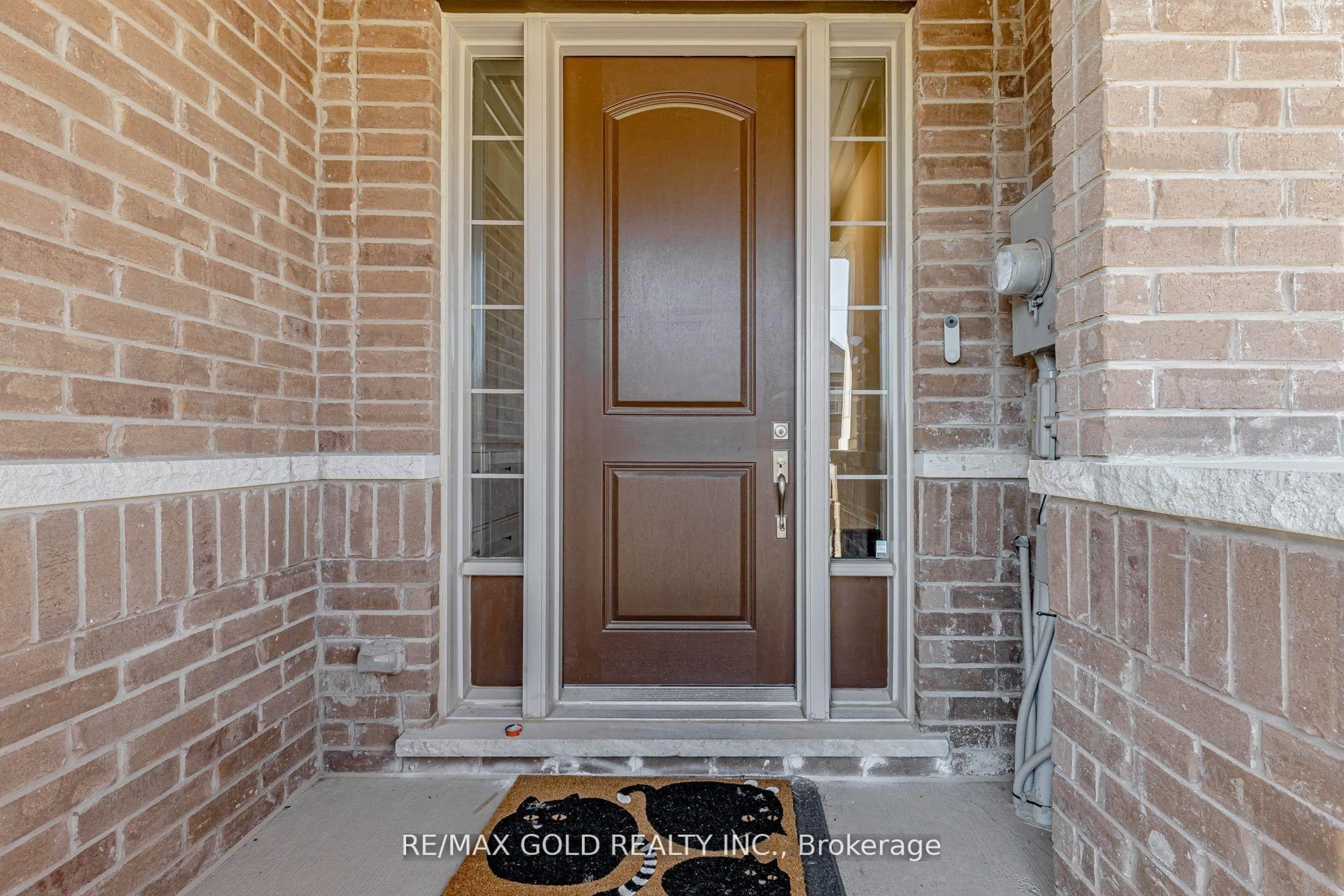 Indoor entryway for 46 Reistwood Dr, Kitchener Ontario N2R 0N8