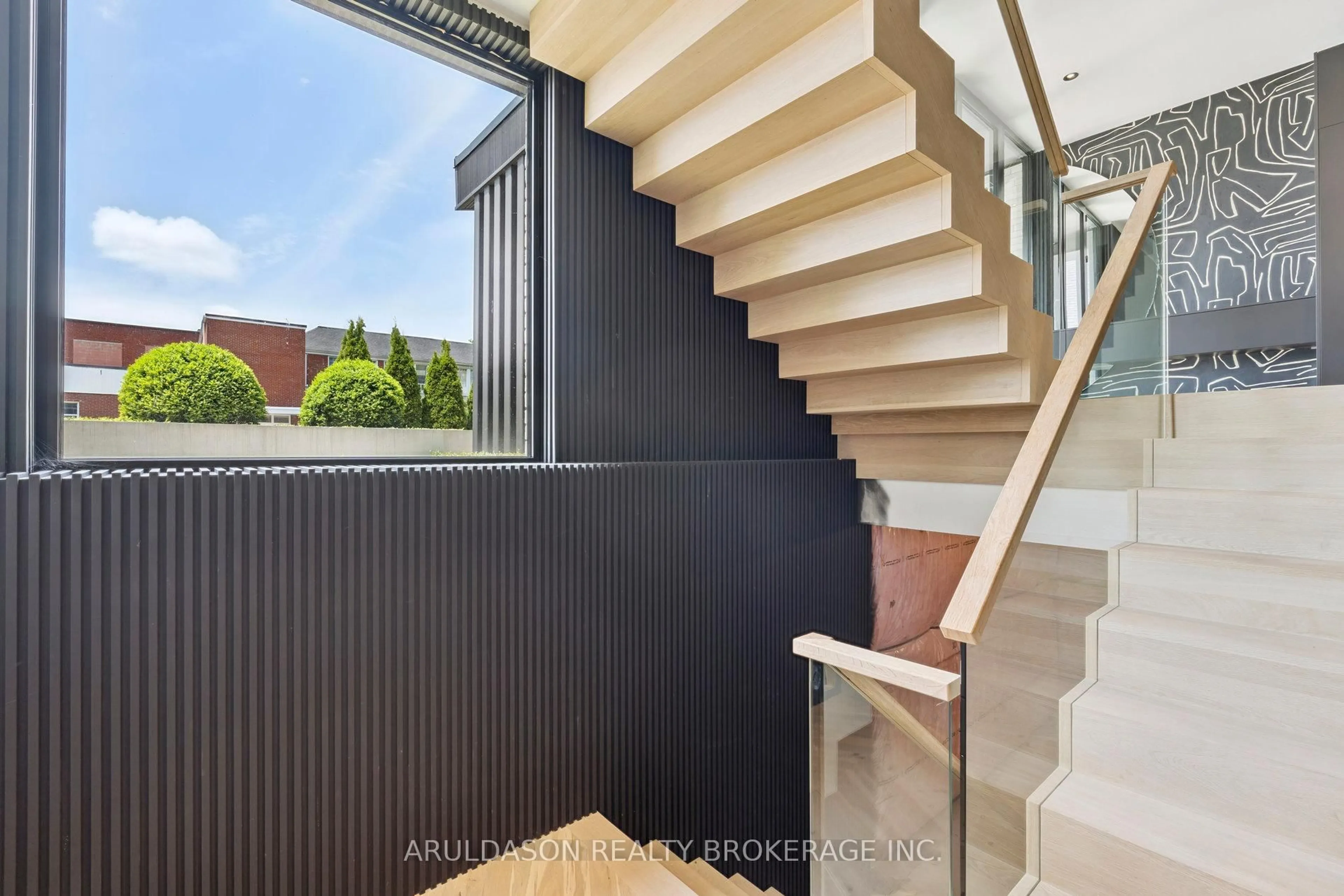 Stairs for 1135 Balfour St, Pelham Ontario L0S 1C0