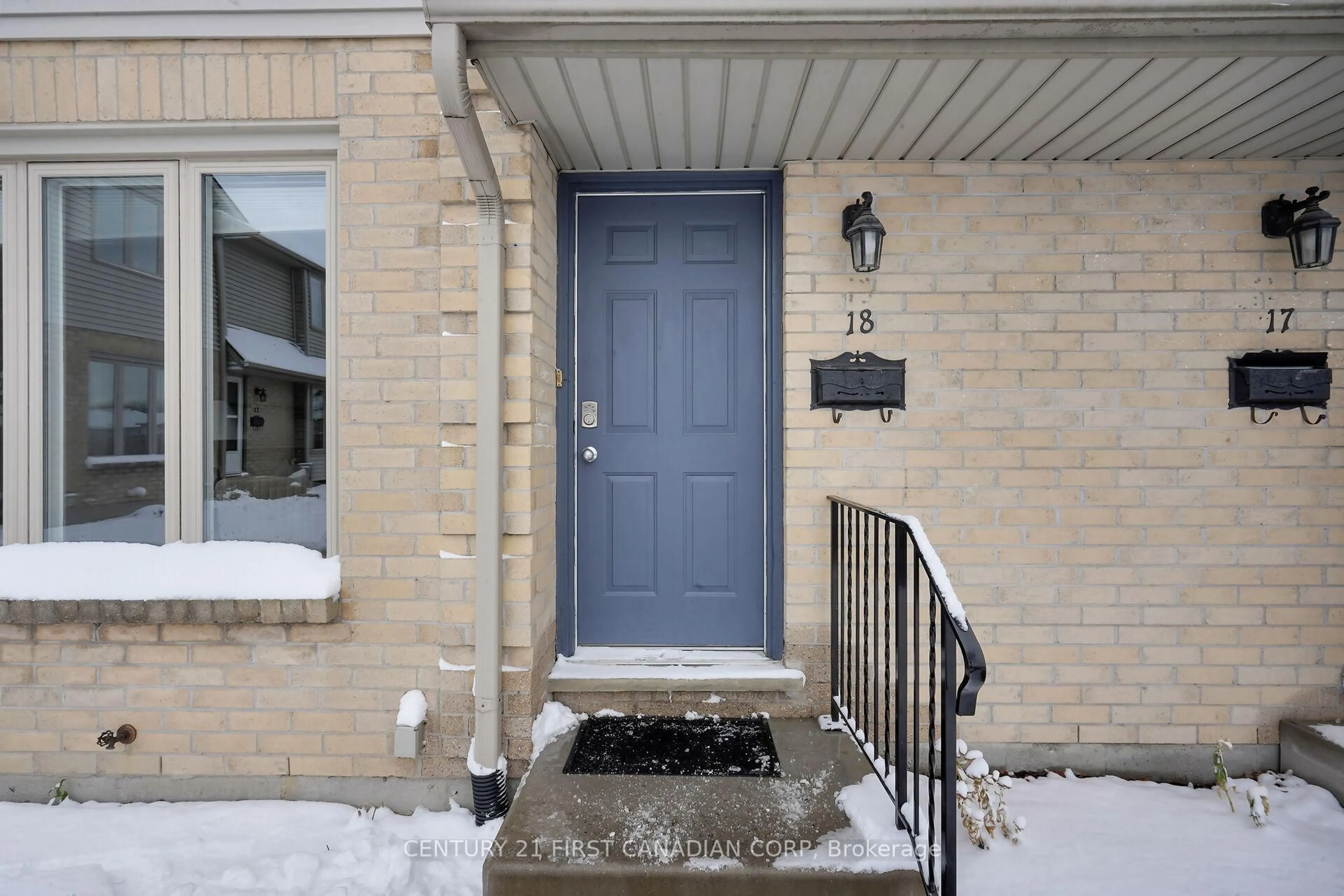 Indoor entryway for 1138 Kipps Lane #18, London East Ontario N5Y 5K6