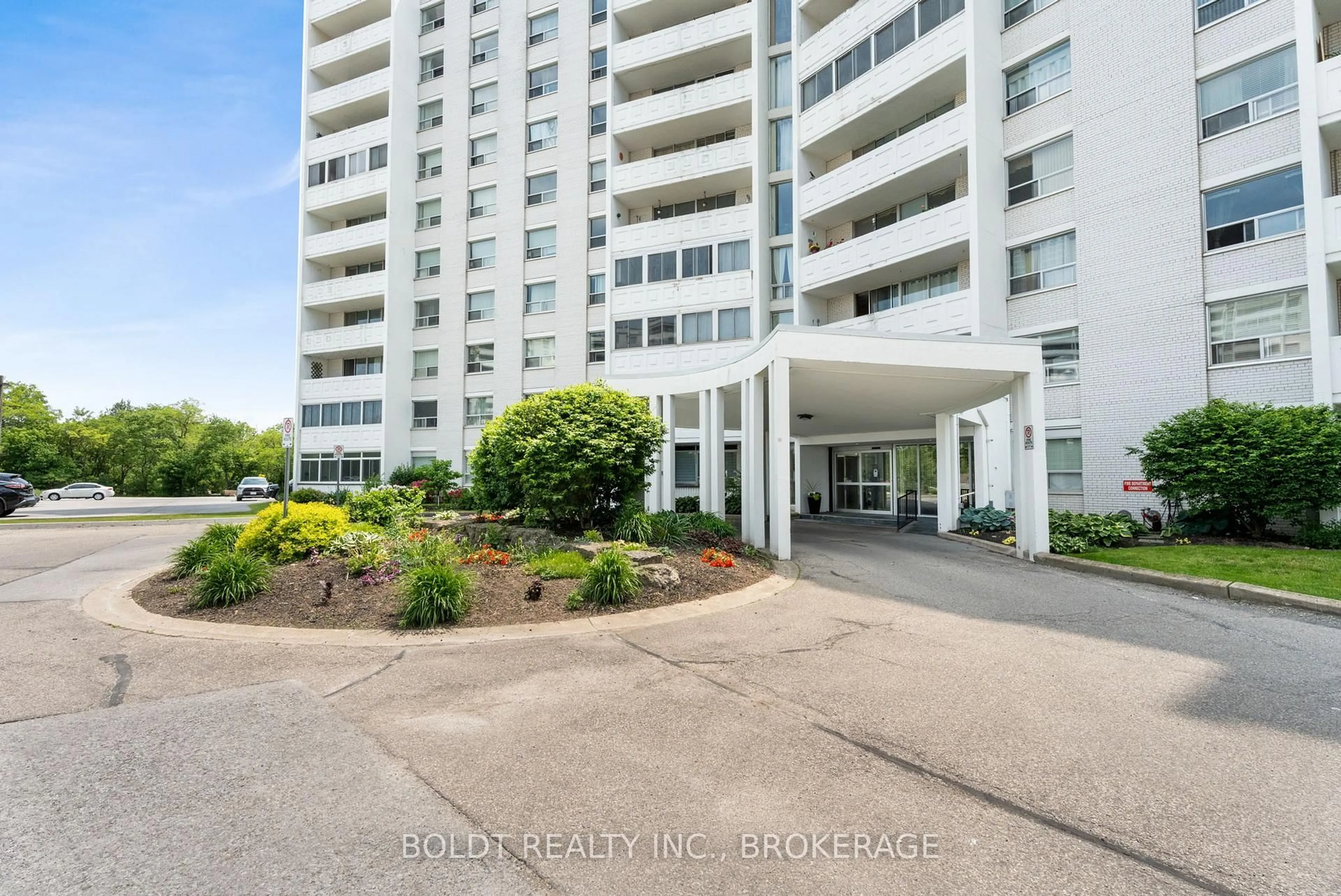 Indoor foyer for 35 Towering Heights Blvd #902, St. Catharines Ontario L2T 3G8