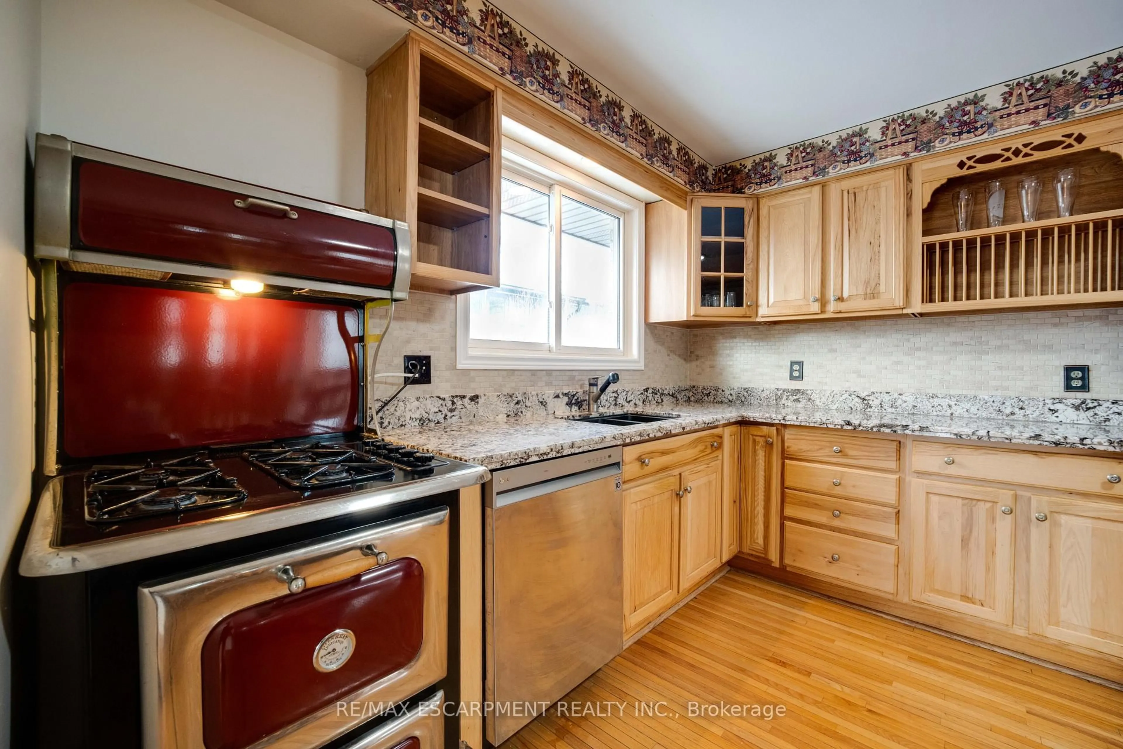 Standard kitchen, unknown for 133 Burwell St, Brantford Ontario N3T 4V2