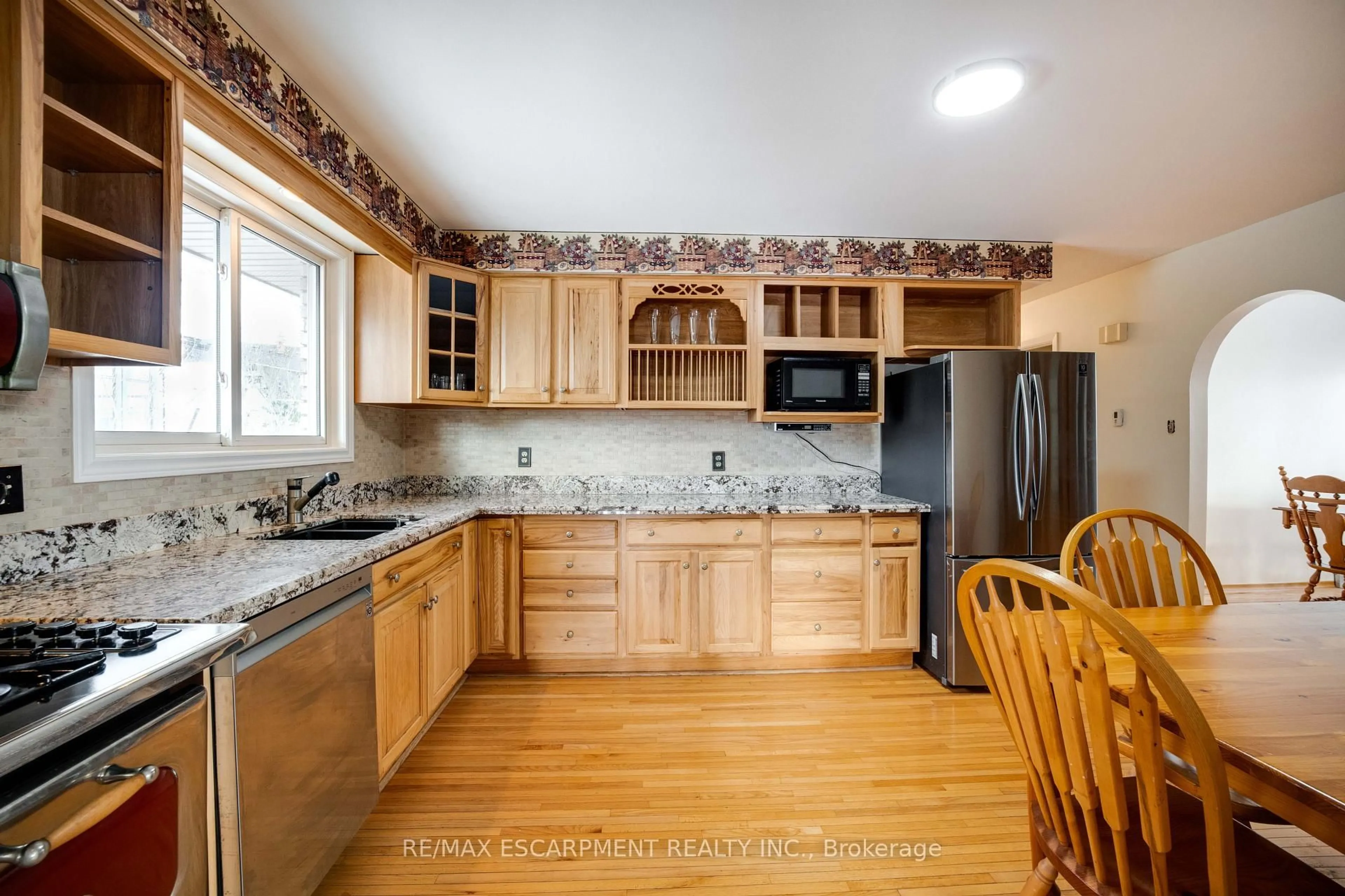 Standard kitchen, unknown for 133 Burwell St, Brantford Ontario N3T 4V2