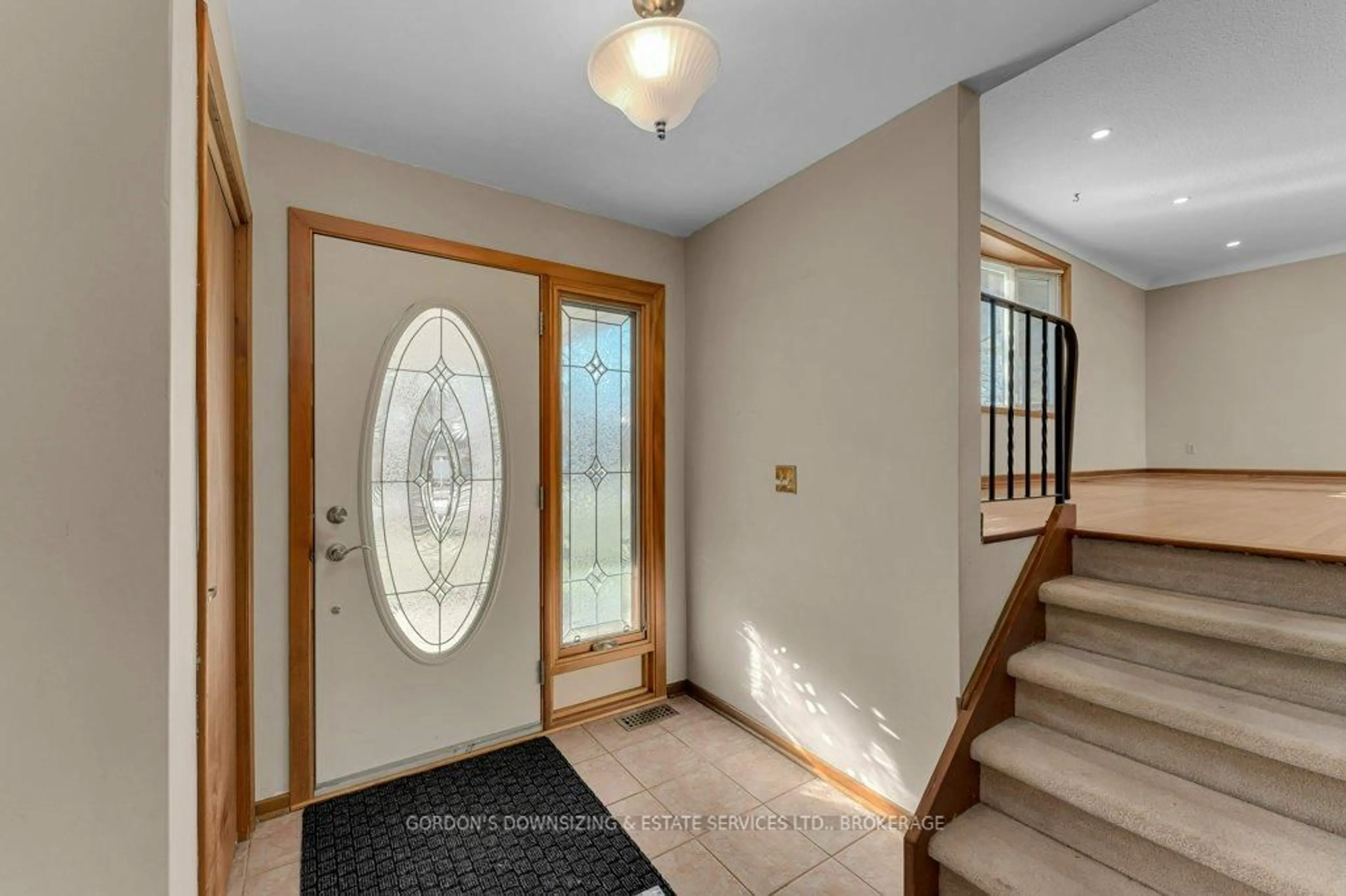 Indoor entryway for 987 Mayfair Cres, Kingston Ontario K7M 5S5